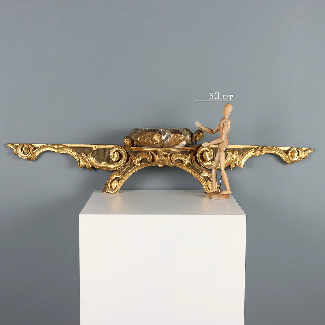 Carved, lacquered and gilded wooden canopy railing, 18th century 2