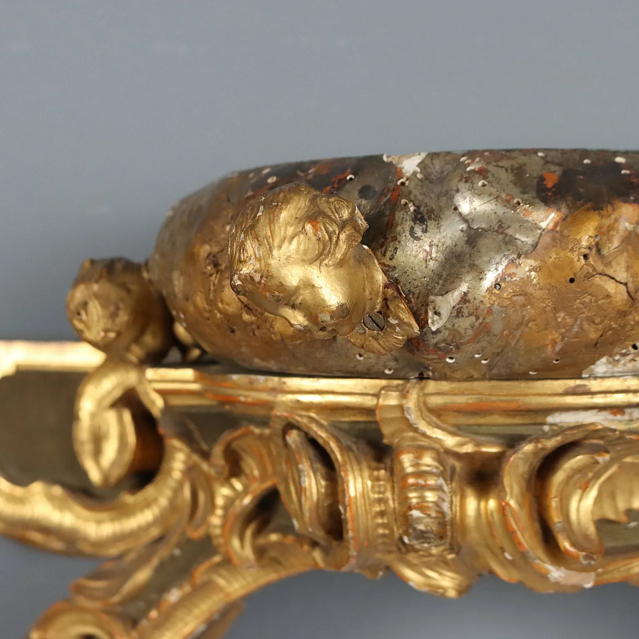 Carved, lacquered and gilded wooden canopy railing, 18th century 5