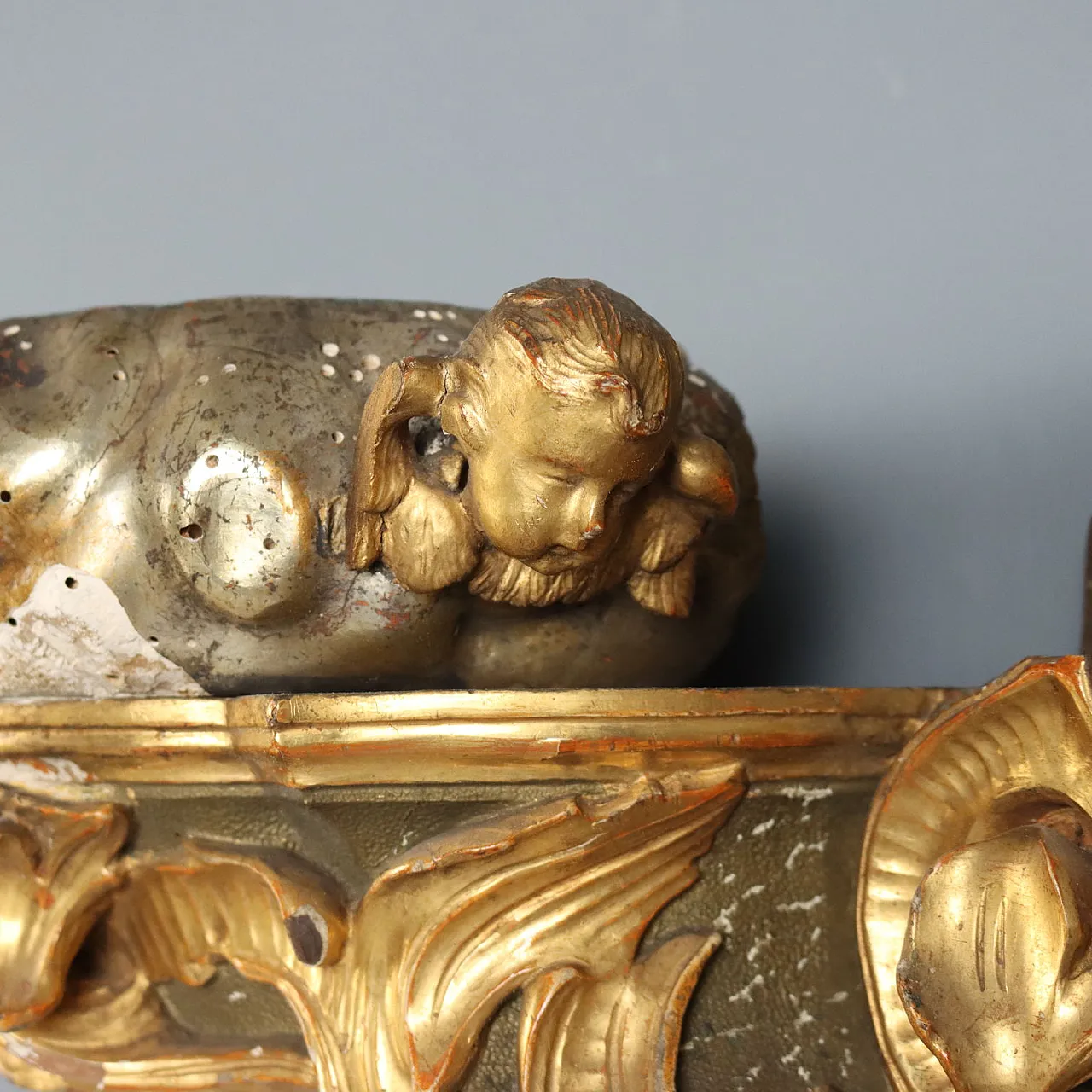 Carved, lacquered and gilded wooden canopy railing, 18th century 6