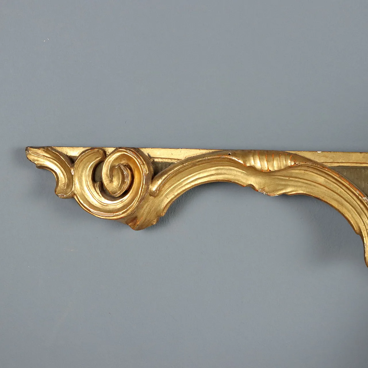 Carved, lacquered and gilded wooden canopy railing, 18th century 8