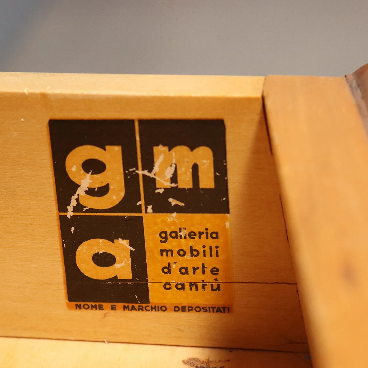 Testata con comodini sospesi e lampade orientabili, '900 9