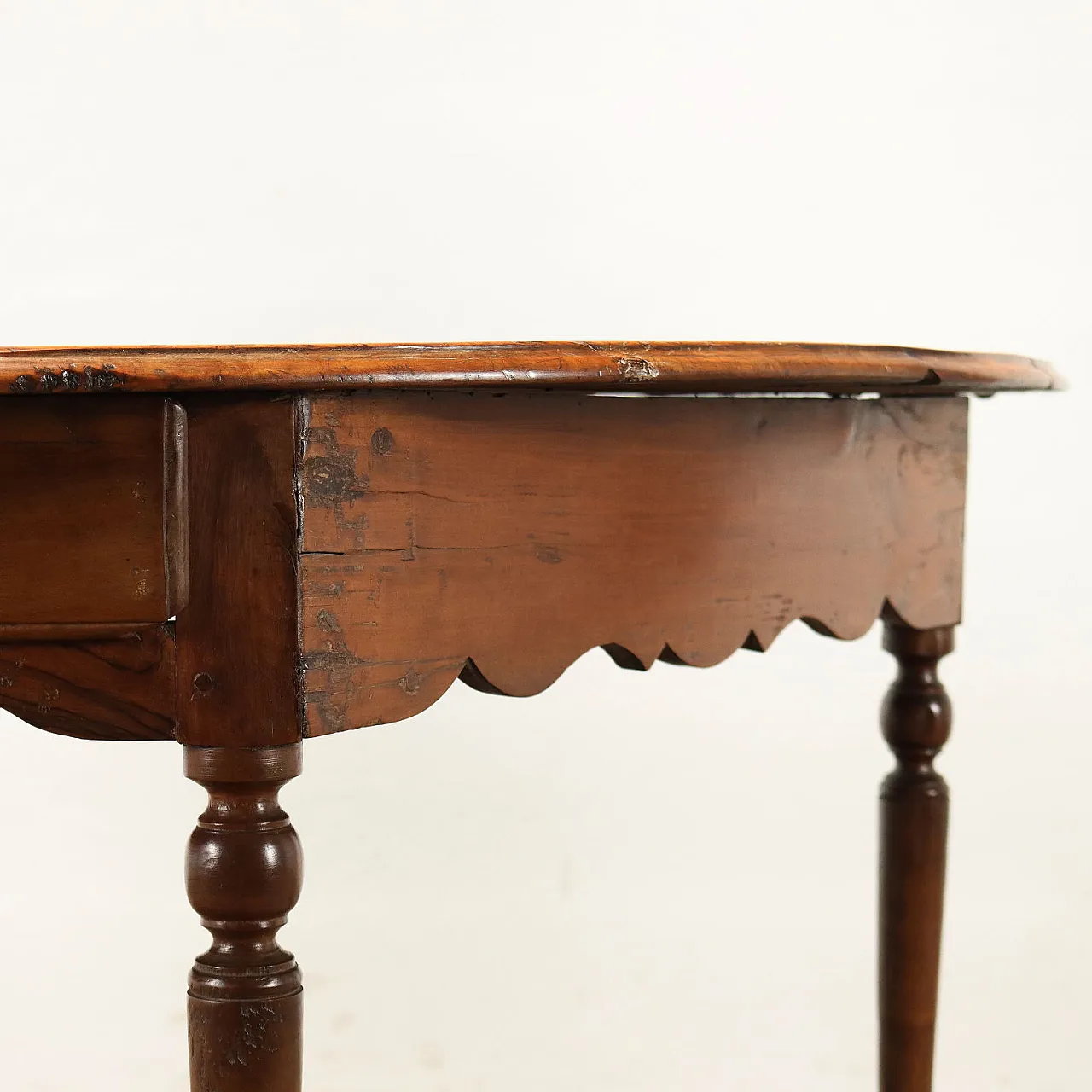 Shaped cherry console table, early 18th century 6