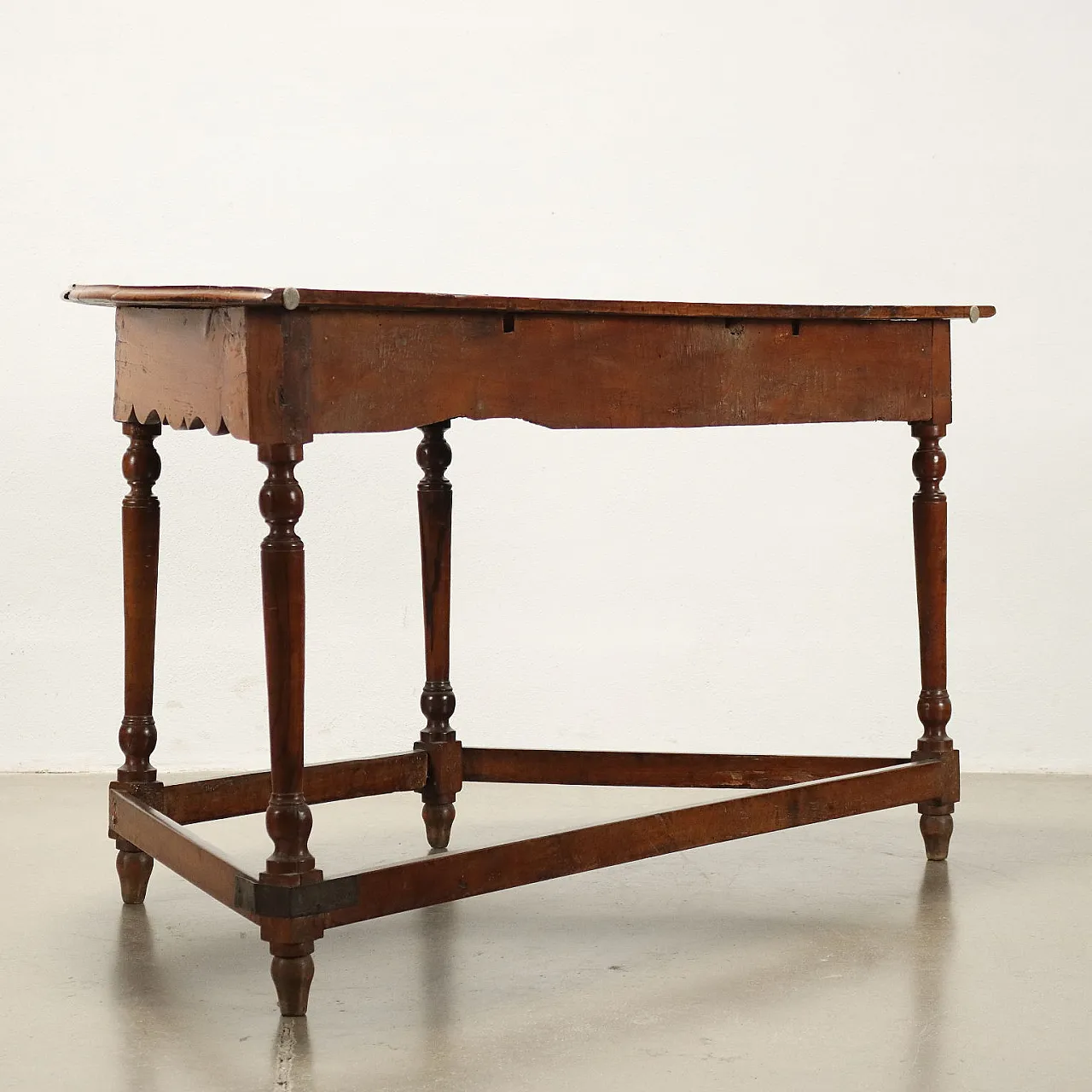 Shaped cherry console table, early 18th century 9