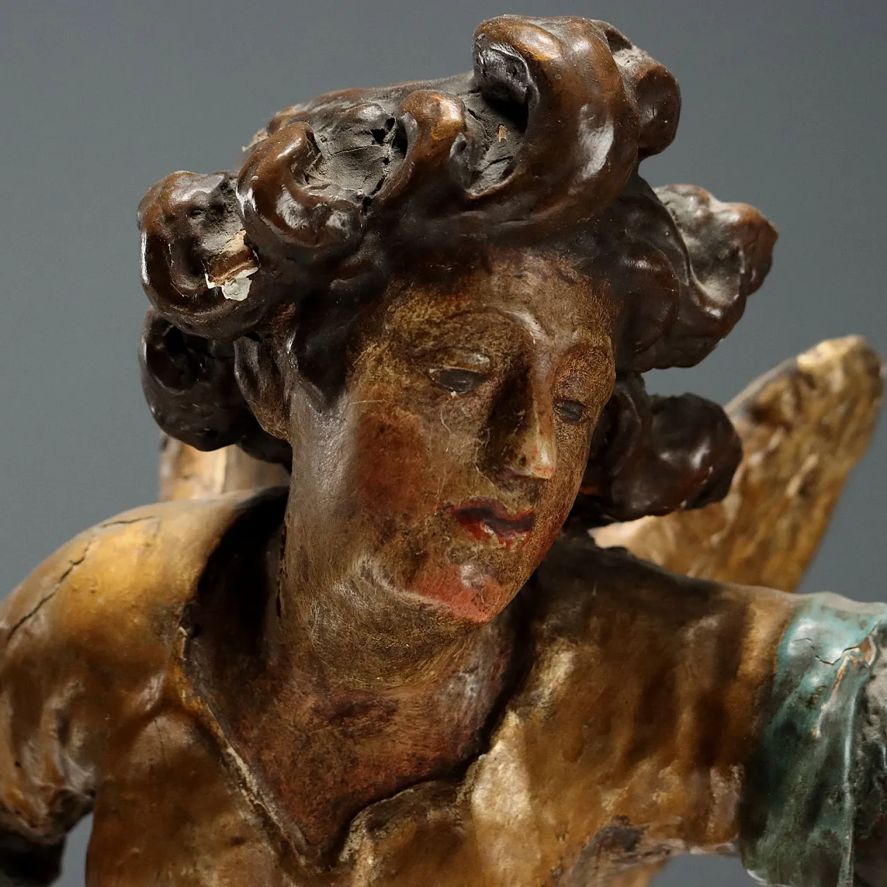 Pair of carved, lacquered and gilded wooden angels, 18th century 5