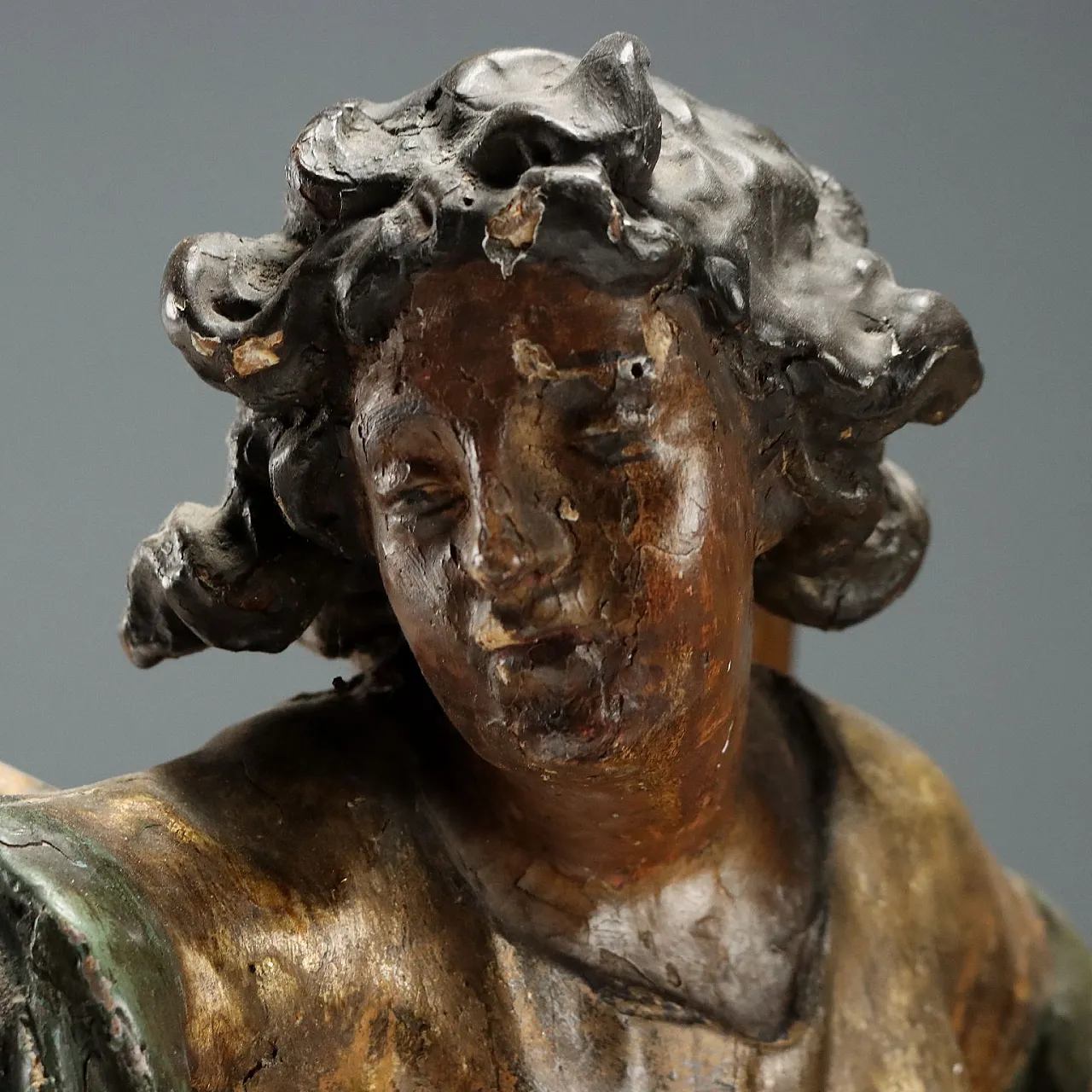 Pair of carved, lacquered and gilded wooden angels, 18th century 6