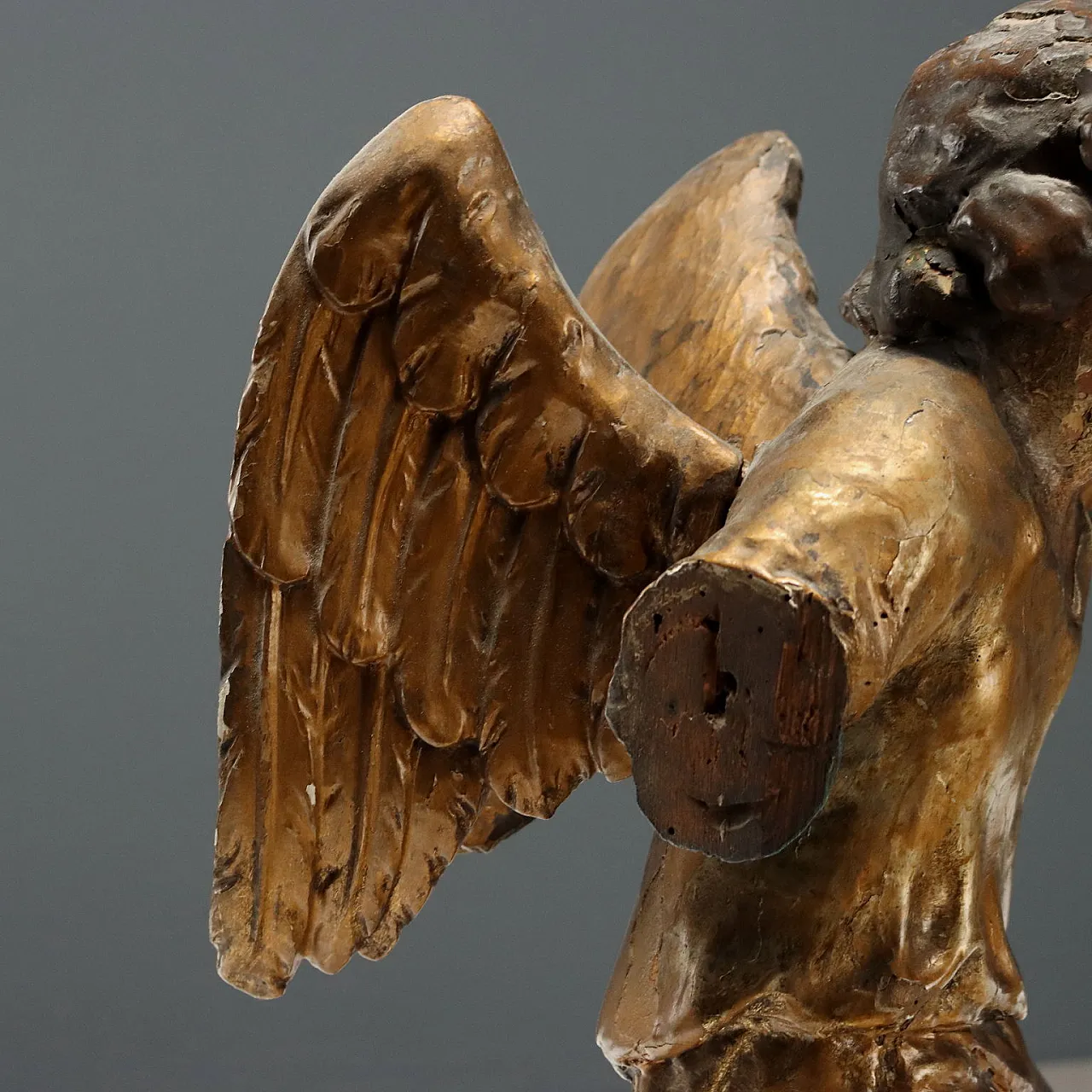 Pair of carved, lacquered and gilded wooden angels, 18th century 8