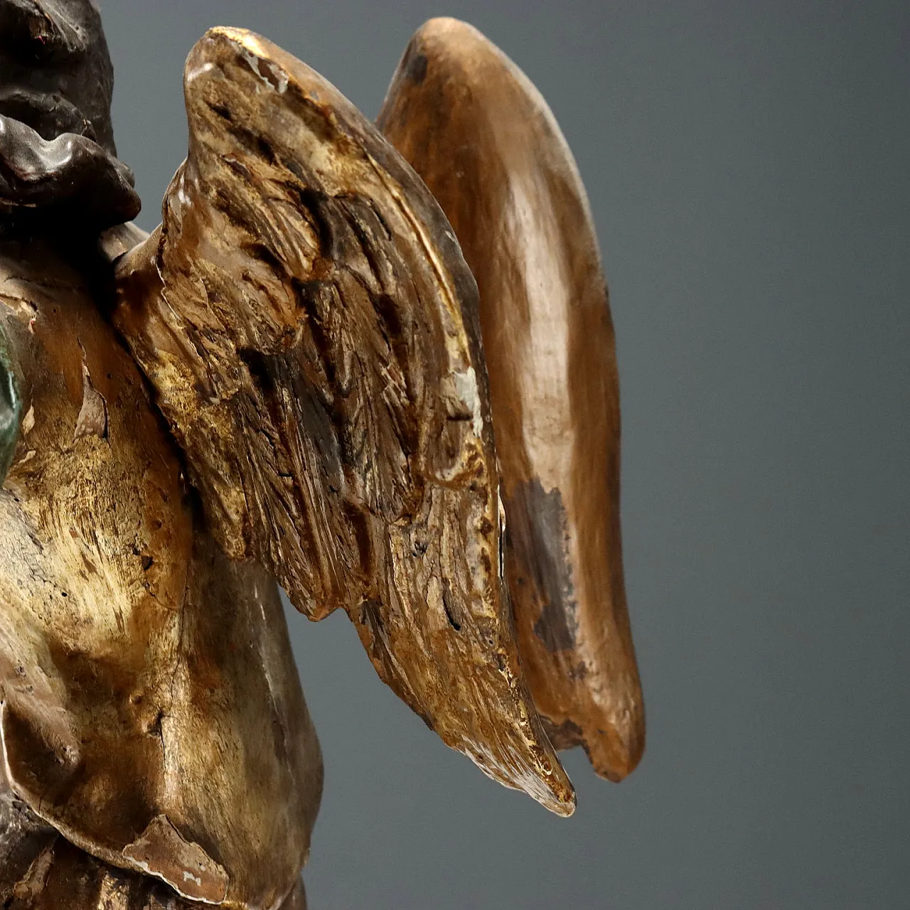 Pair of carved, lacquered and gilded wooden angels, 18th century 9