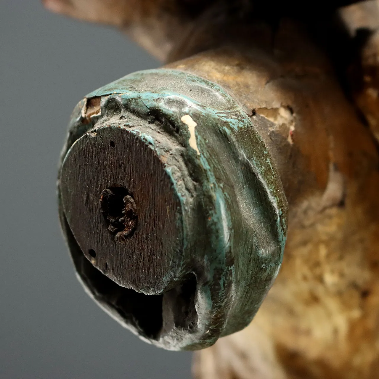 Pair of carved, lacquered and gilded wooden angels, 18th century 10