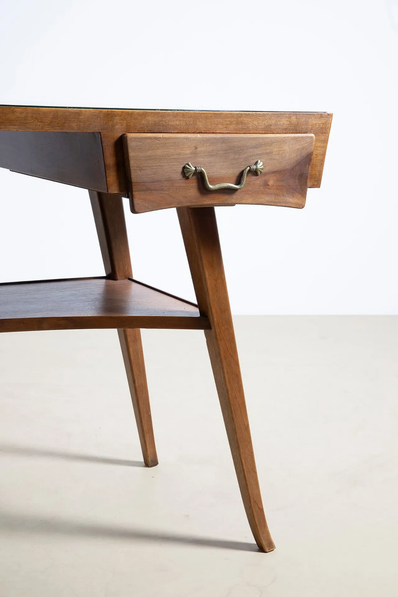 Scrivania Mid-Century in noce con ripiano in vetro, anni '50 3