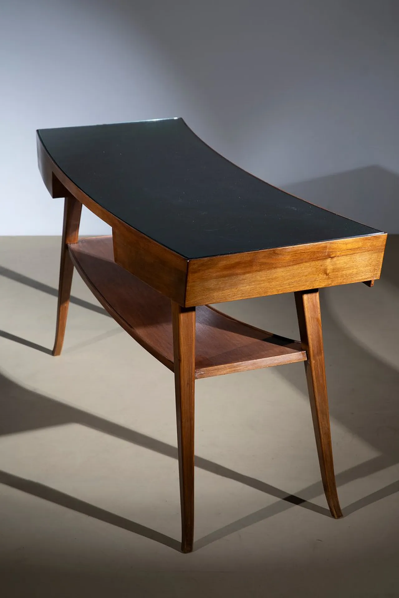 Scrivania Mid-Century in noce con ripiano in vetro, anni '50 7