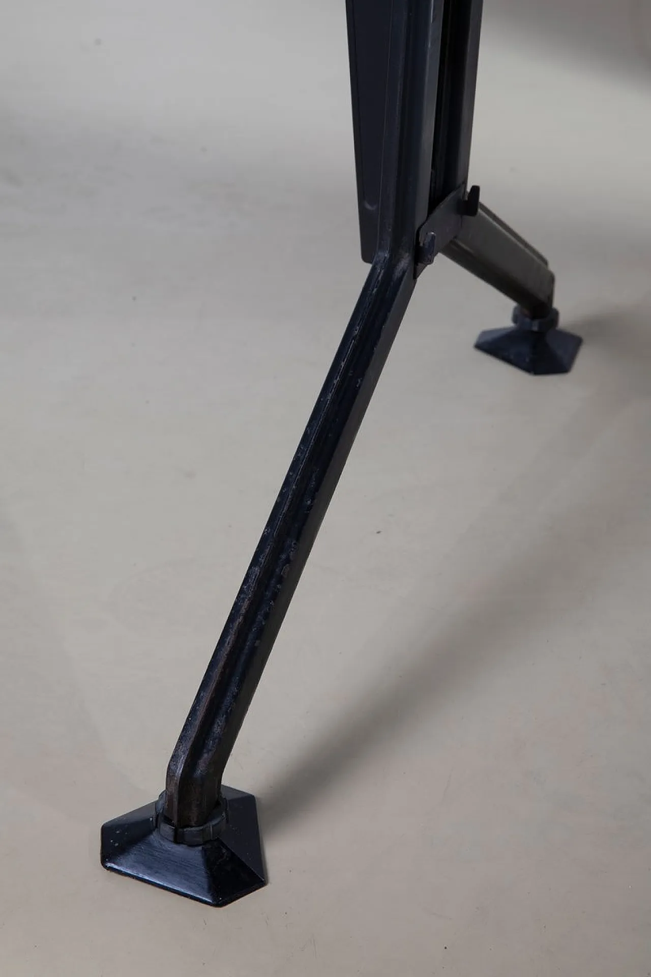 Arco desk by BBPR for Olivetti, 1960s 9