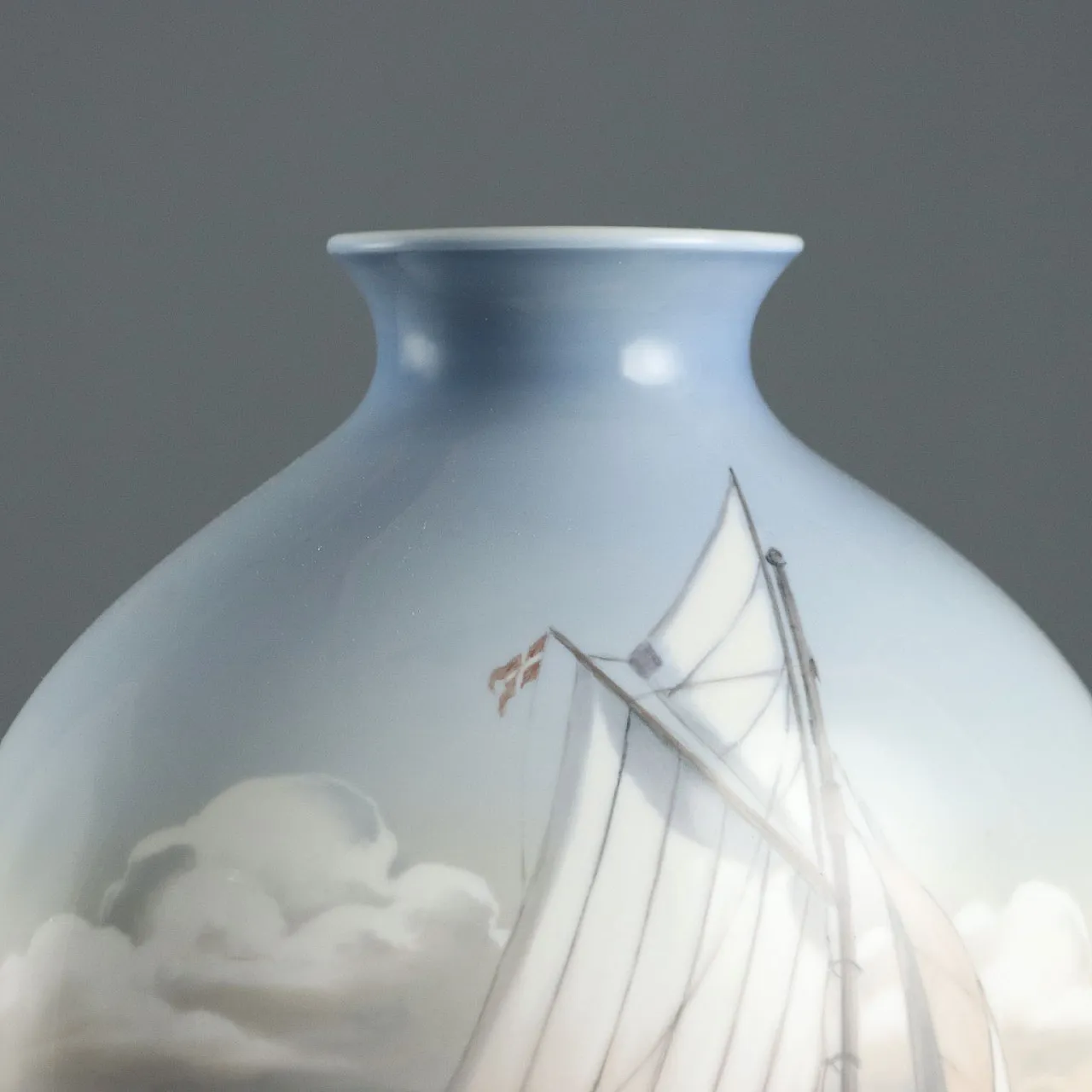 Vaso in porcellana con decoro raffigurante barche a vela, '900 3