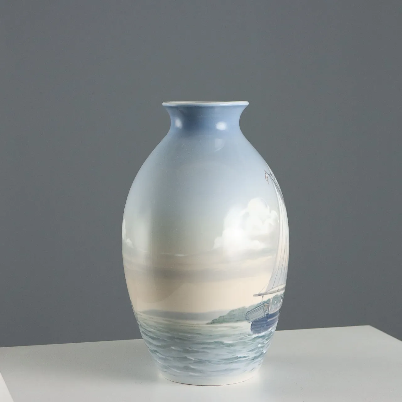 Vaso in porcellana con decoro raffigurante barche a vela, '900 7