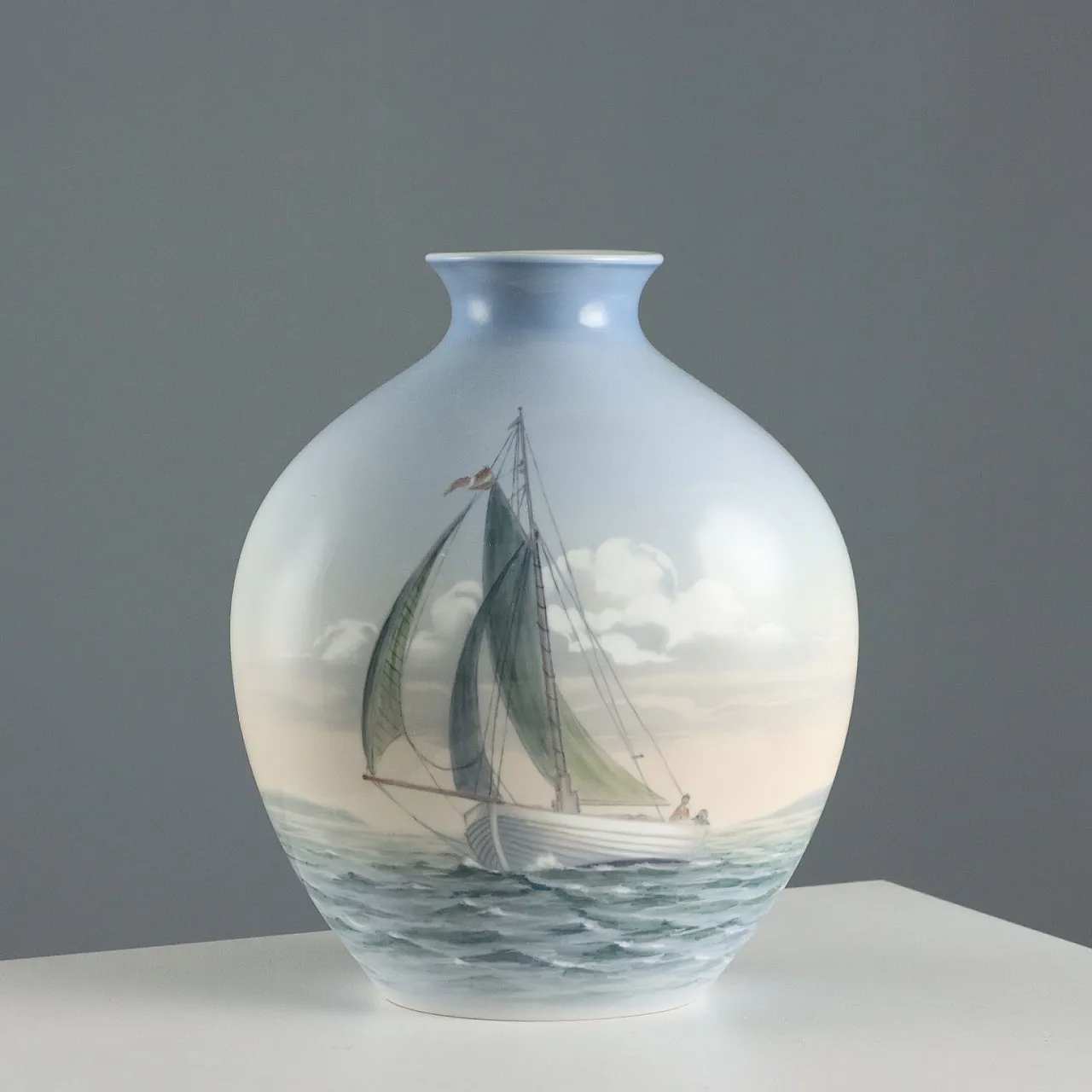 Vaso in porcellana con decoro raffigurante barche a vela, '900 9