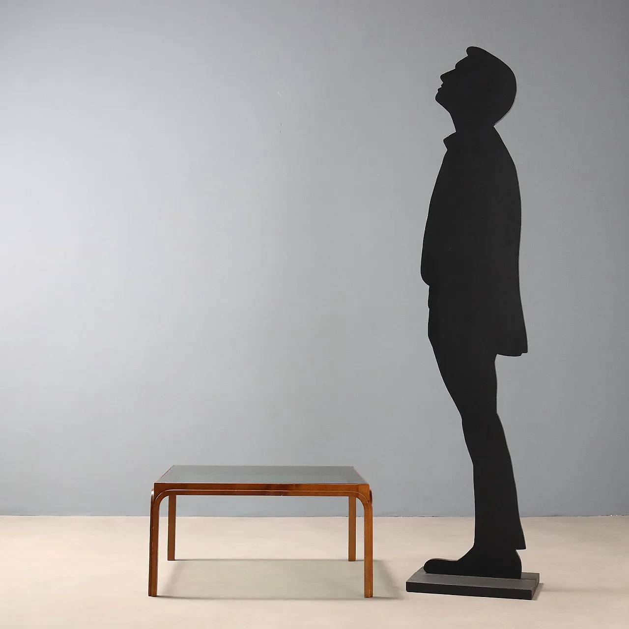 Struttura in legno di faggio tinto e piano in vetro fumé, '900 2