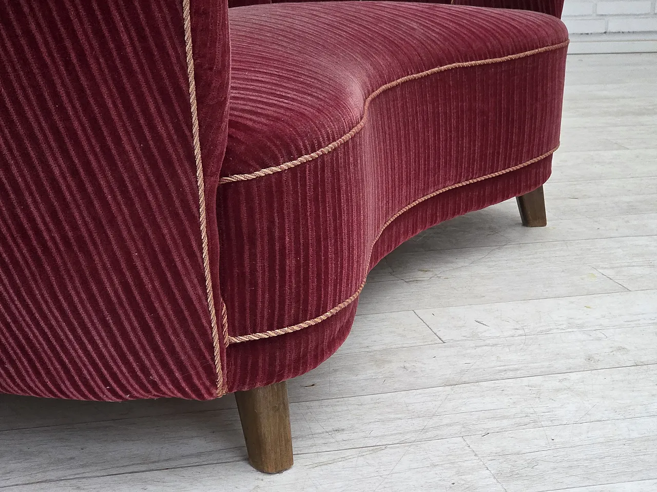 Danish 2-seater Banana sofa, red velour, oak wood, 1960s 11