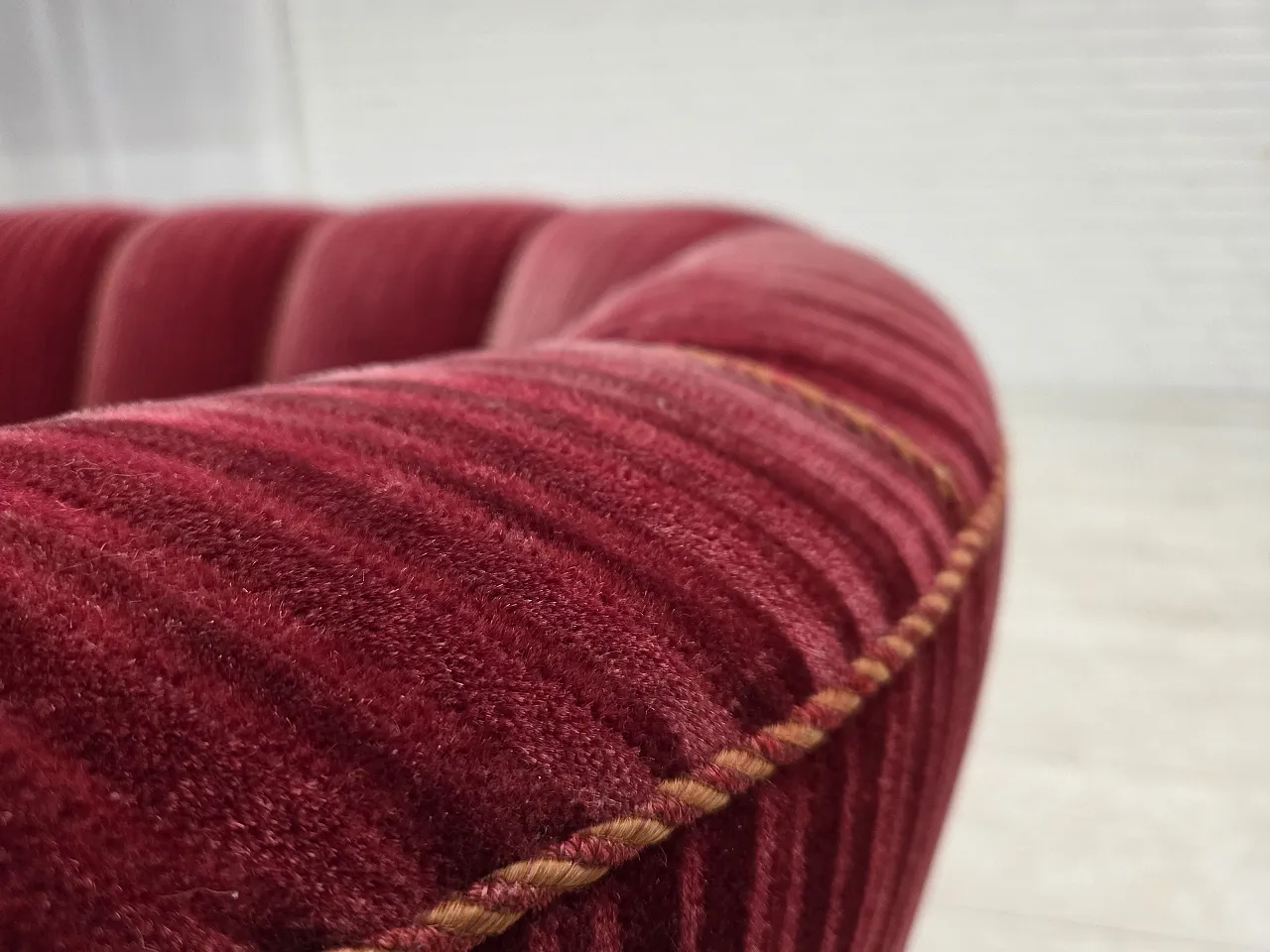 Danish 2-seater Banana sofa, red velour, oak wood, 1960s 14