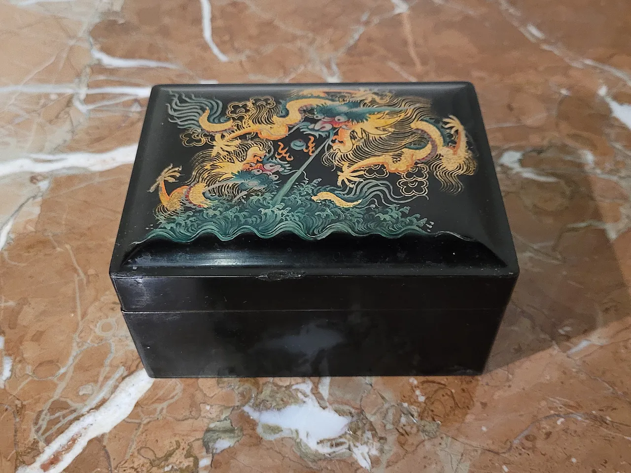 Lacquer box, Japan, with dragon decoration, 20th century 2