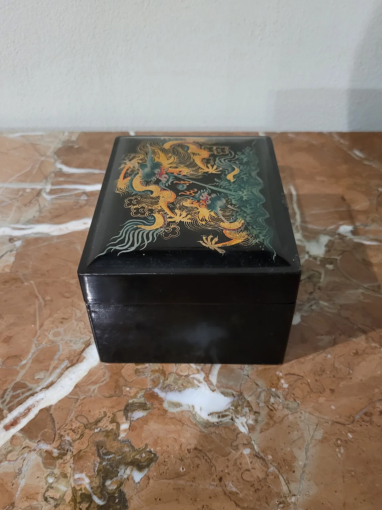 Lacquer box, Japan, with dragon decoration, 20th century 3