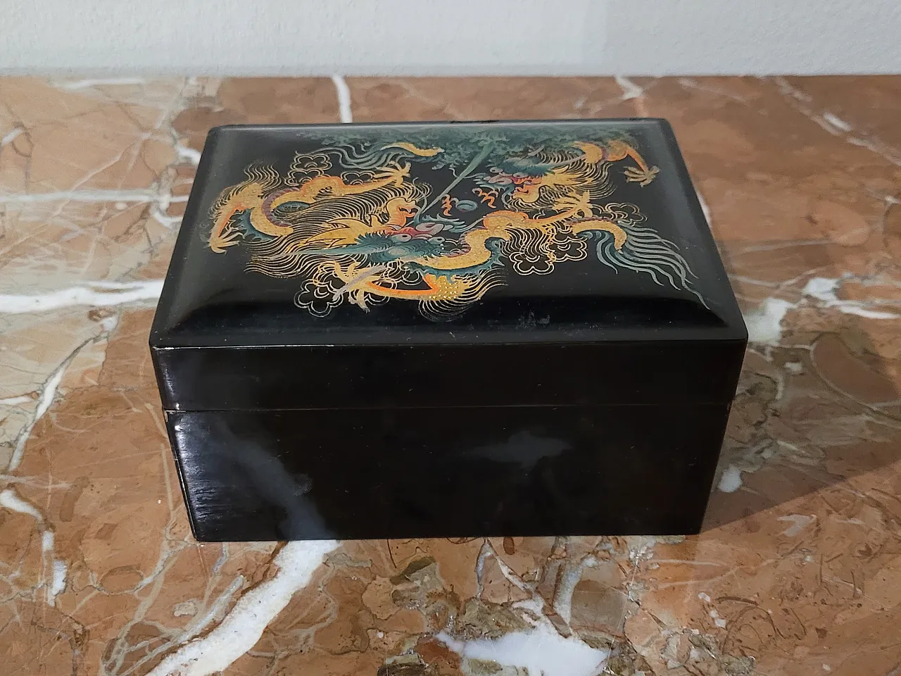 Lacquer box, Japan, with dragon decoration, 20th century 4