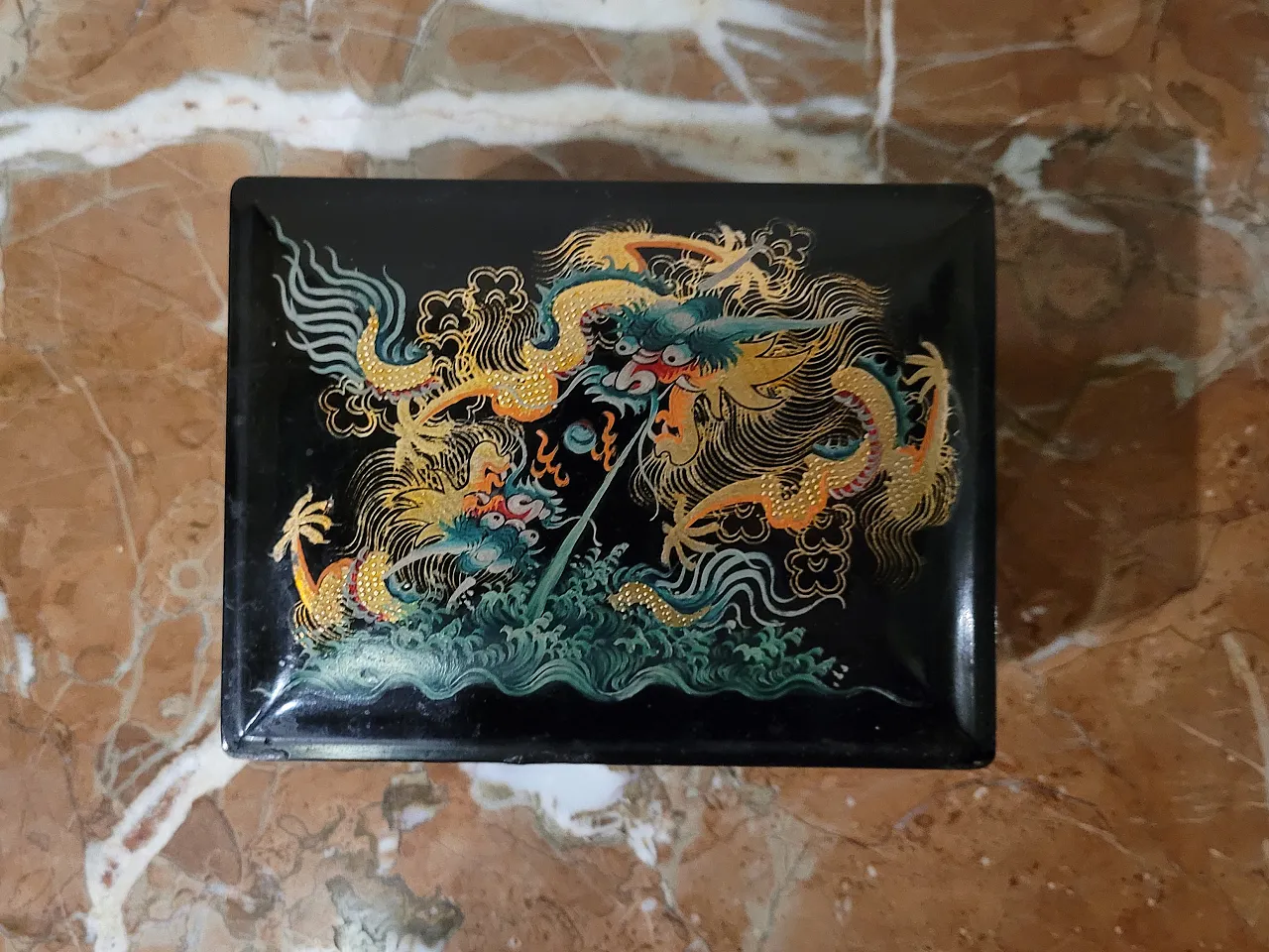 Lacquer box, Japan, with dragon decoration, 20th century 6