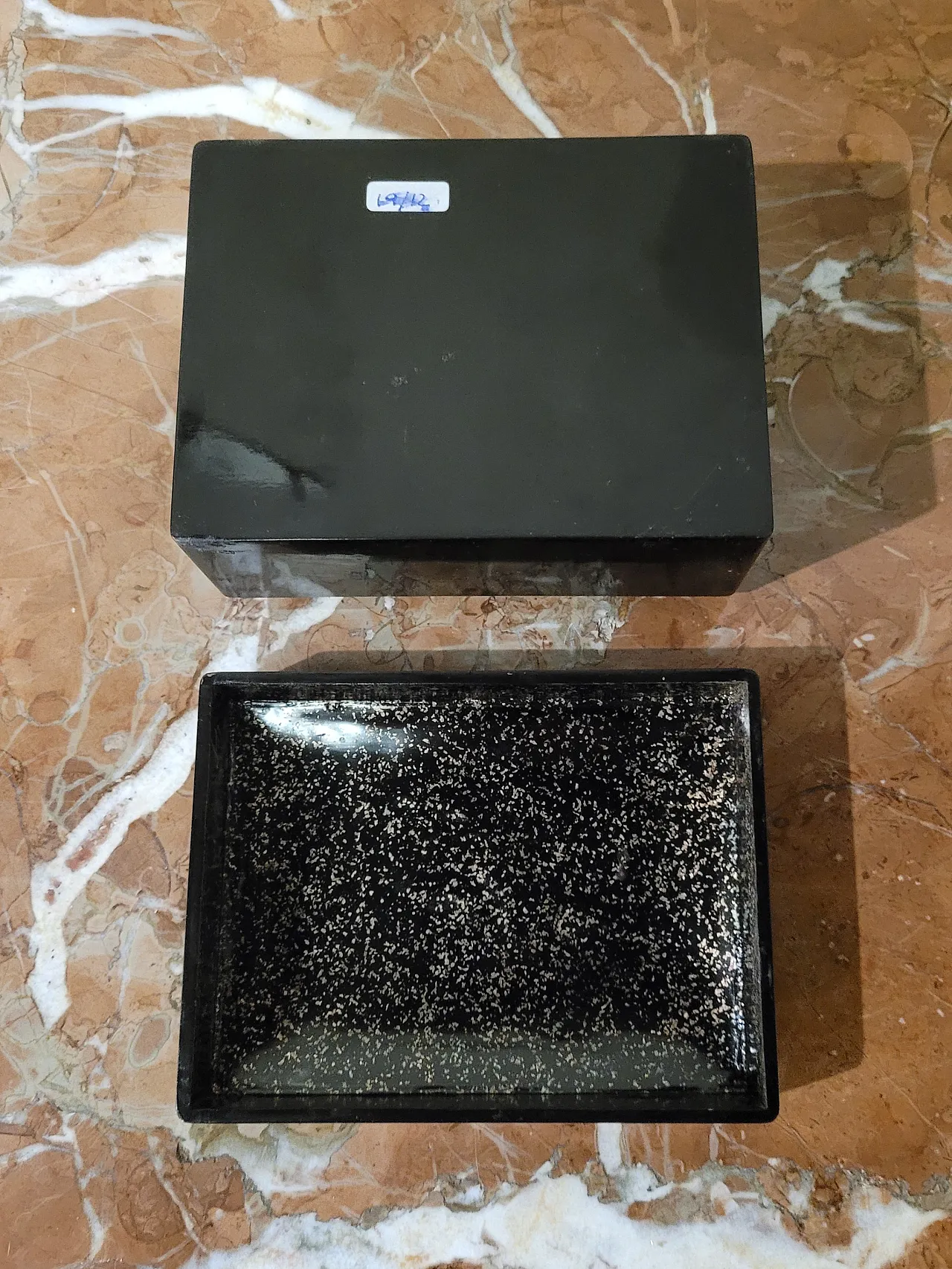 Lacquer box, Japan, with dragon decoration, 20th century 8