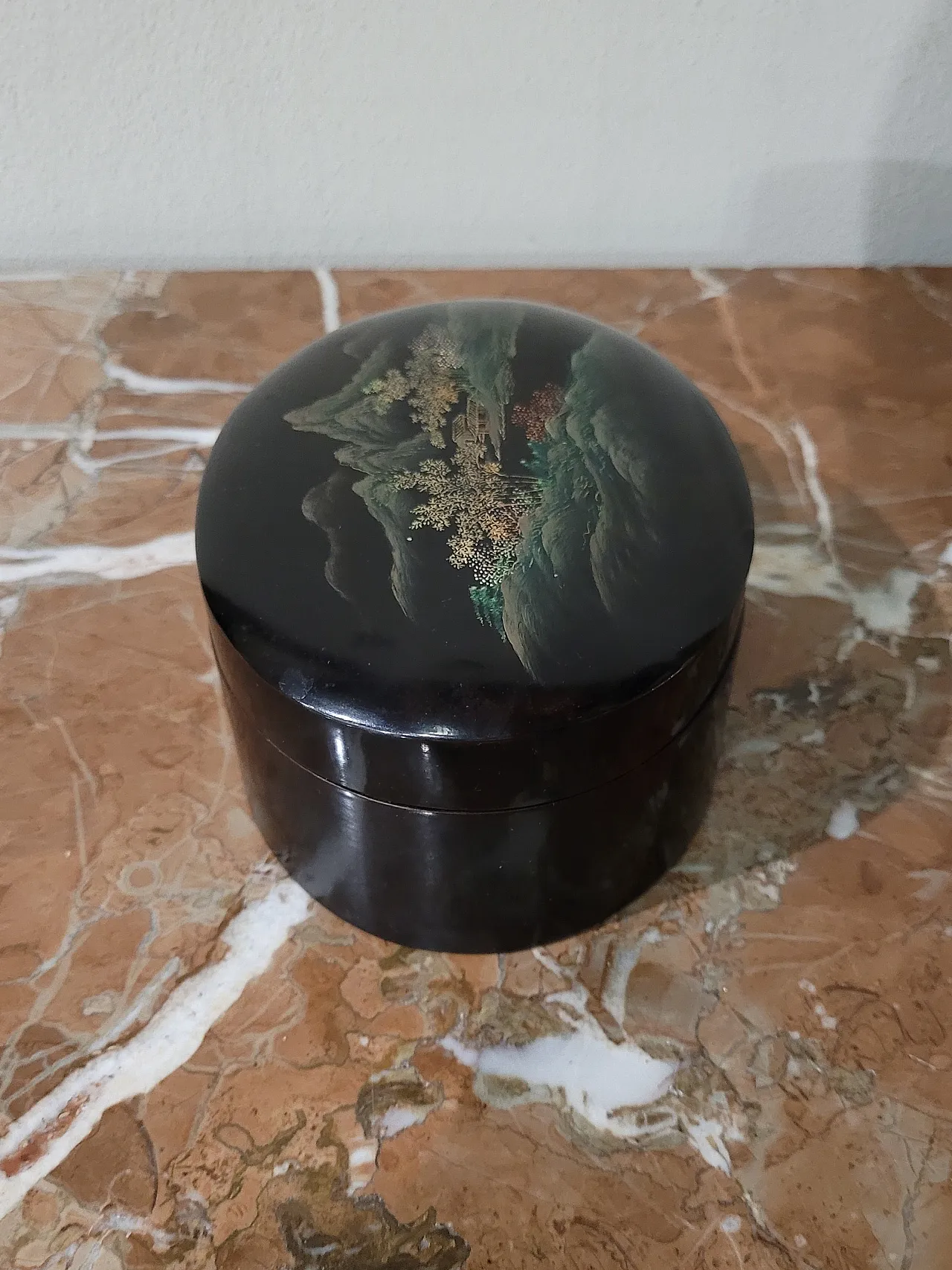 Lacquer box, Japan, with landscape decoration, 20th century 3
