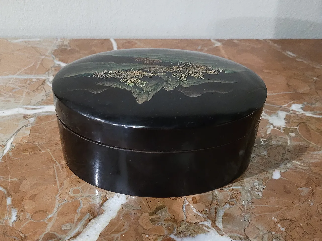 Lacquer box, Japan, with landscape decoration, 20th century 4