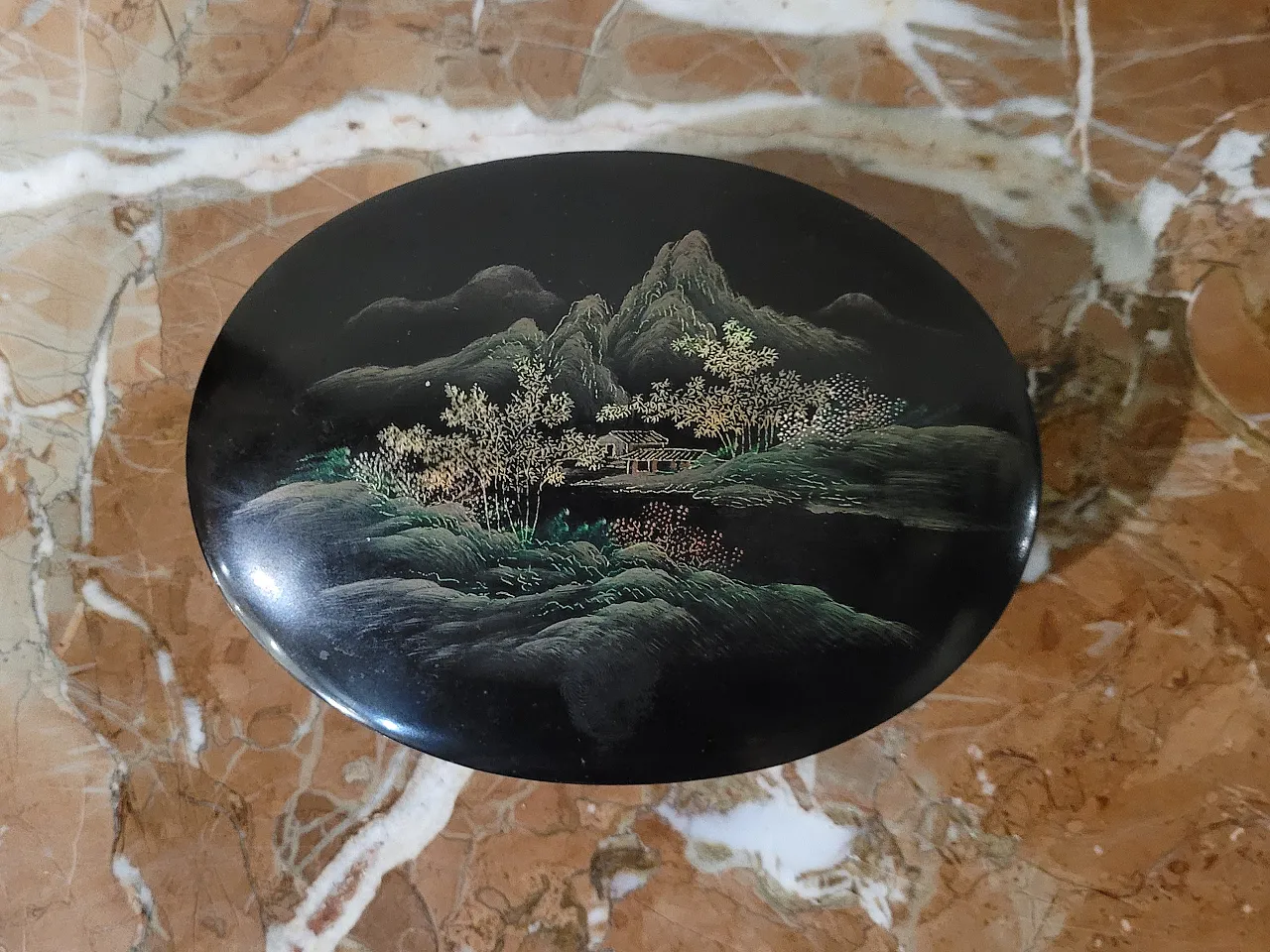 Lacquer box, Japan, with landscape decoration, 20th century 6