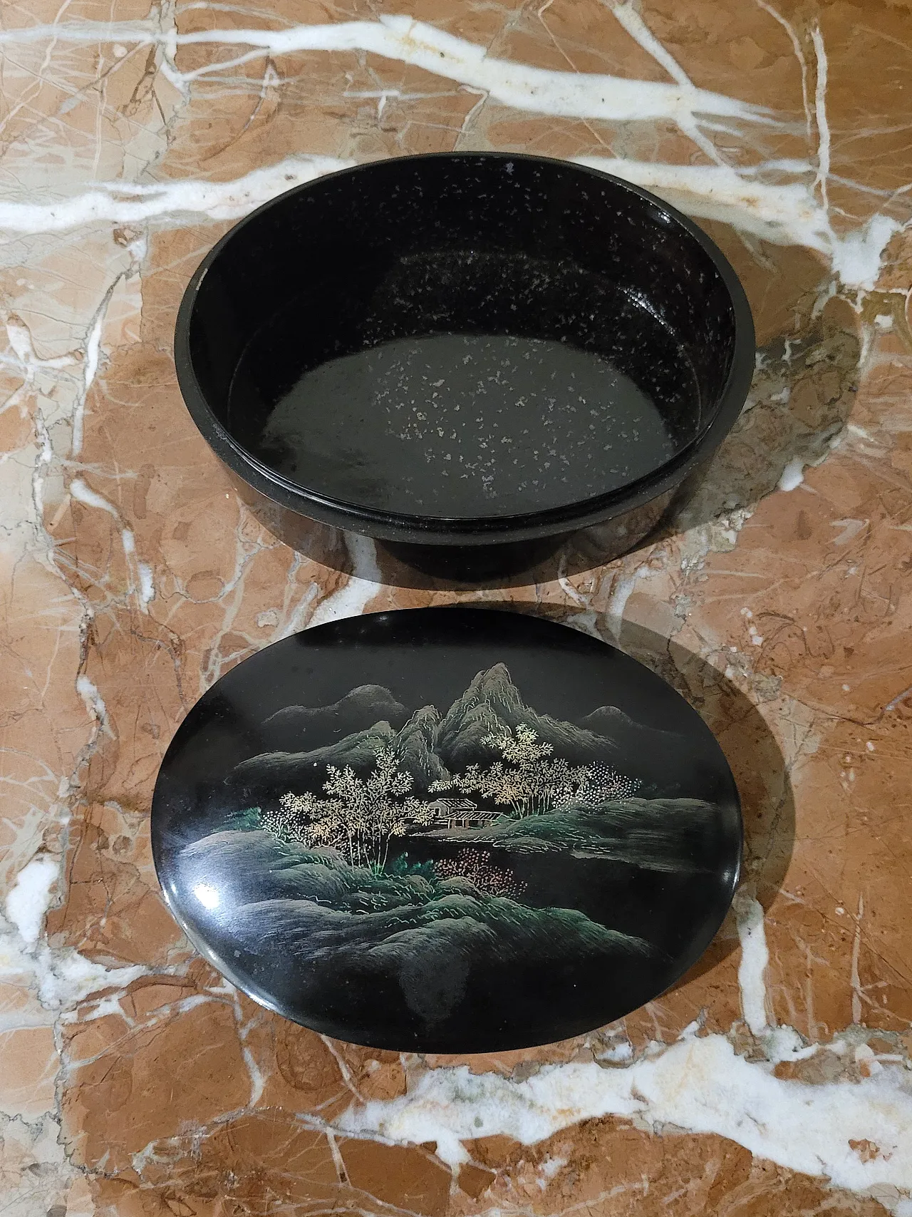 Lacquer box, Japan, with landscape decoration, 20th century 7