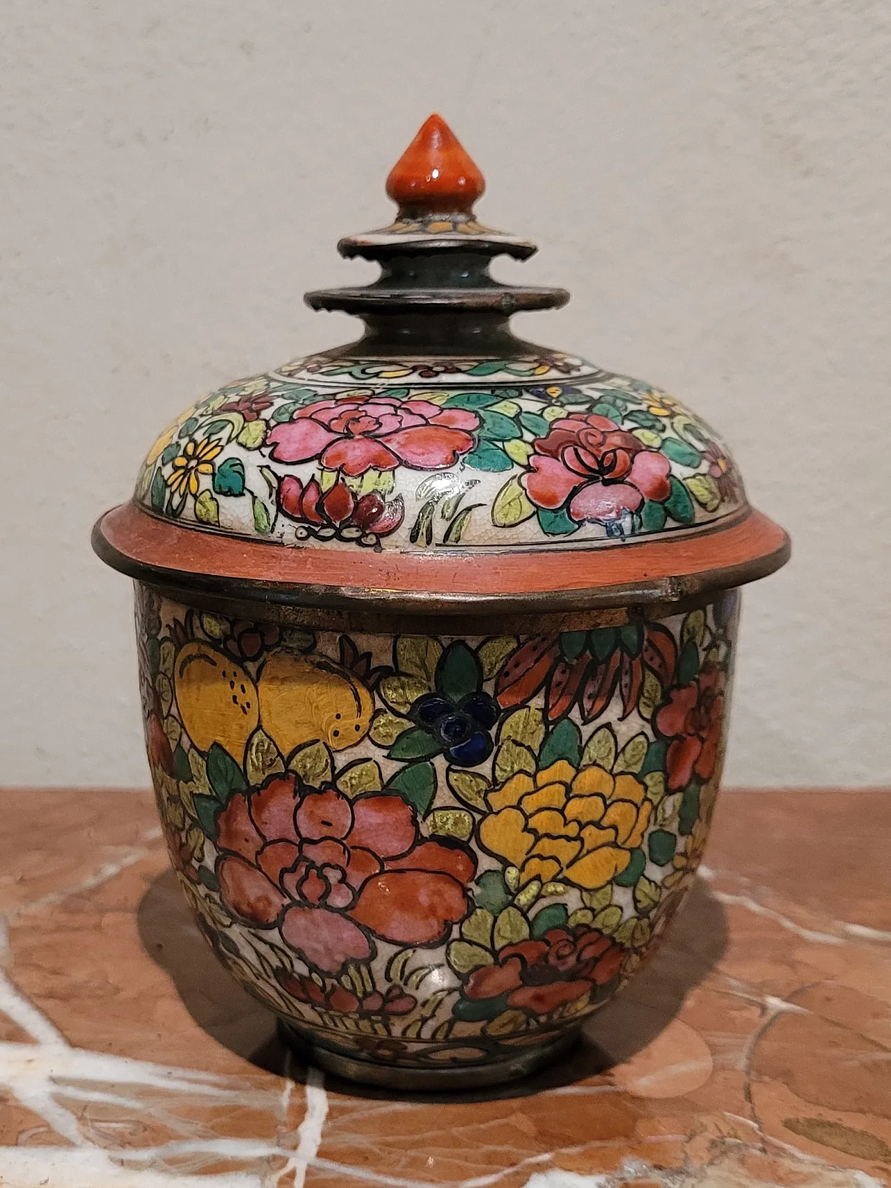 Benjarong porcelain vase, Thailand, early 20th century 3