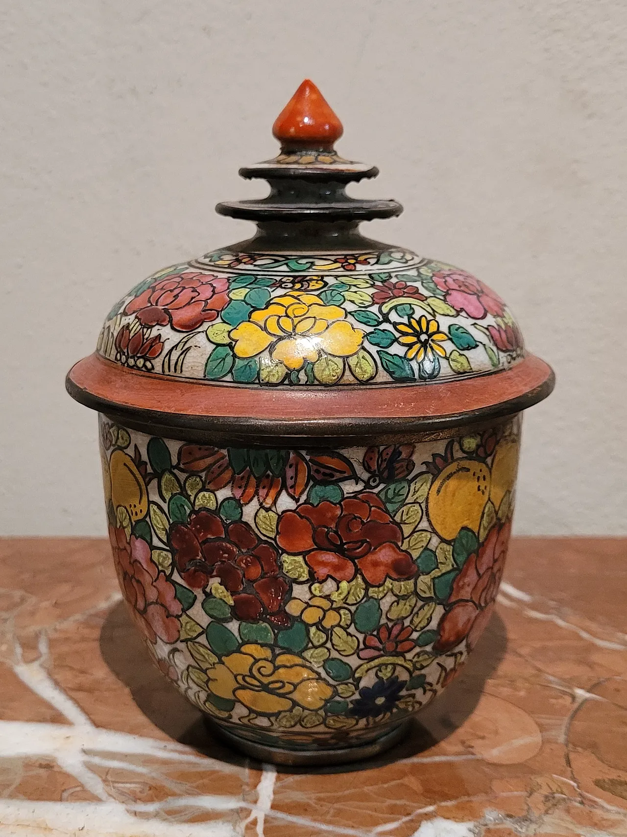 Benjarong porcelain vase, Thailand, early 20th century 4