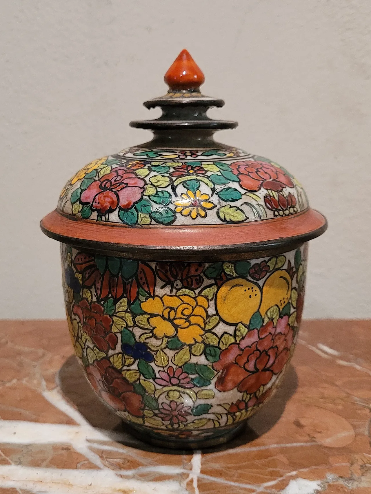 Benjarong porcelain vase, Thailand, early 20th century 5