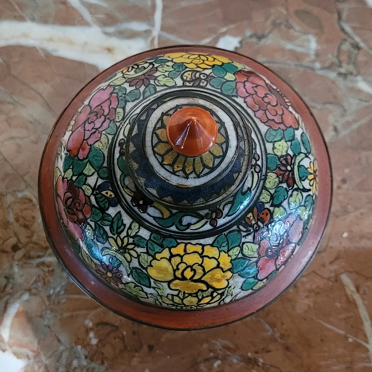 Benjarong porcelain vase, Thailand, early 20th century 6