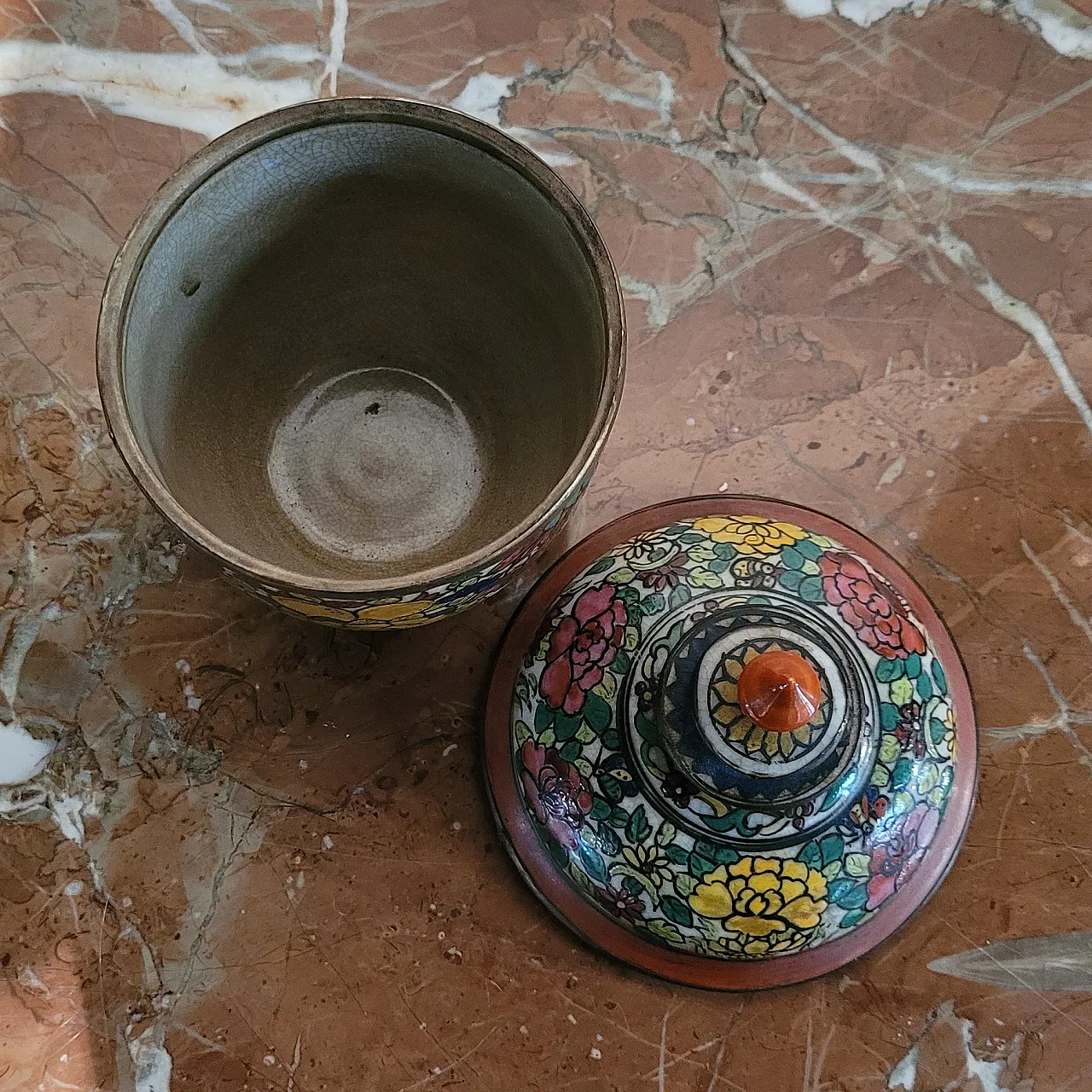 Benjarong porcelain vase, Thailand, early 20th century 7