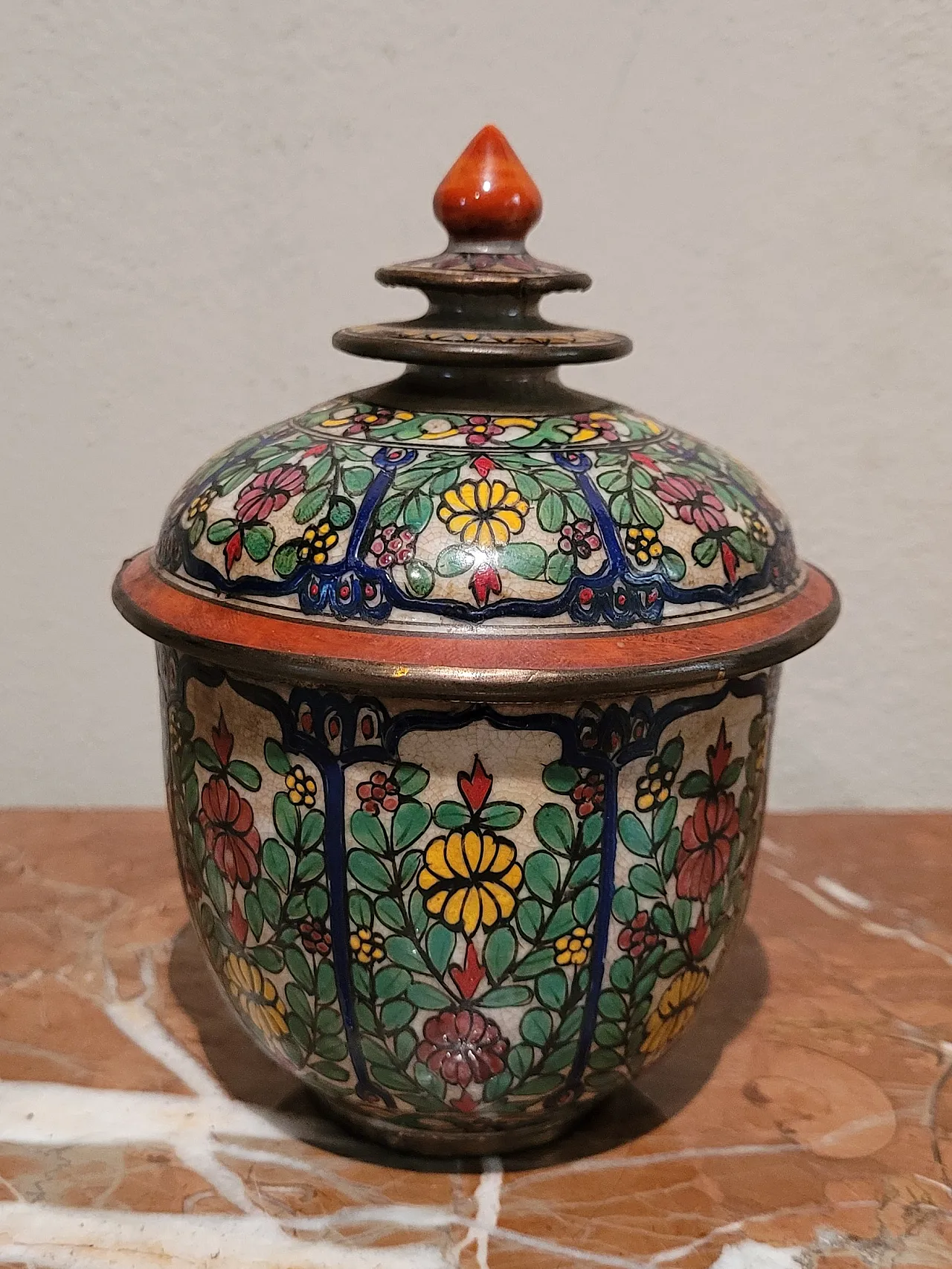 Benjarong porcelain vase, Thailand, early 20th century 3