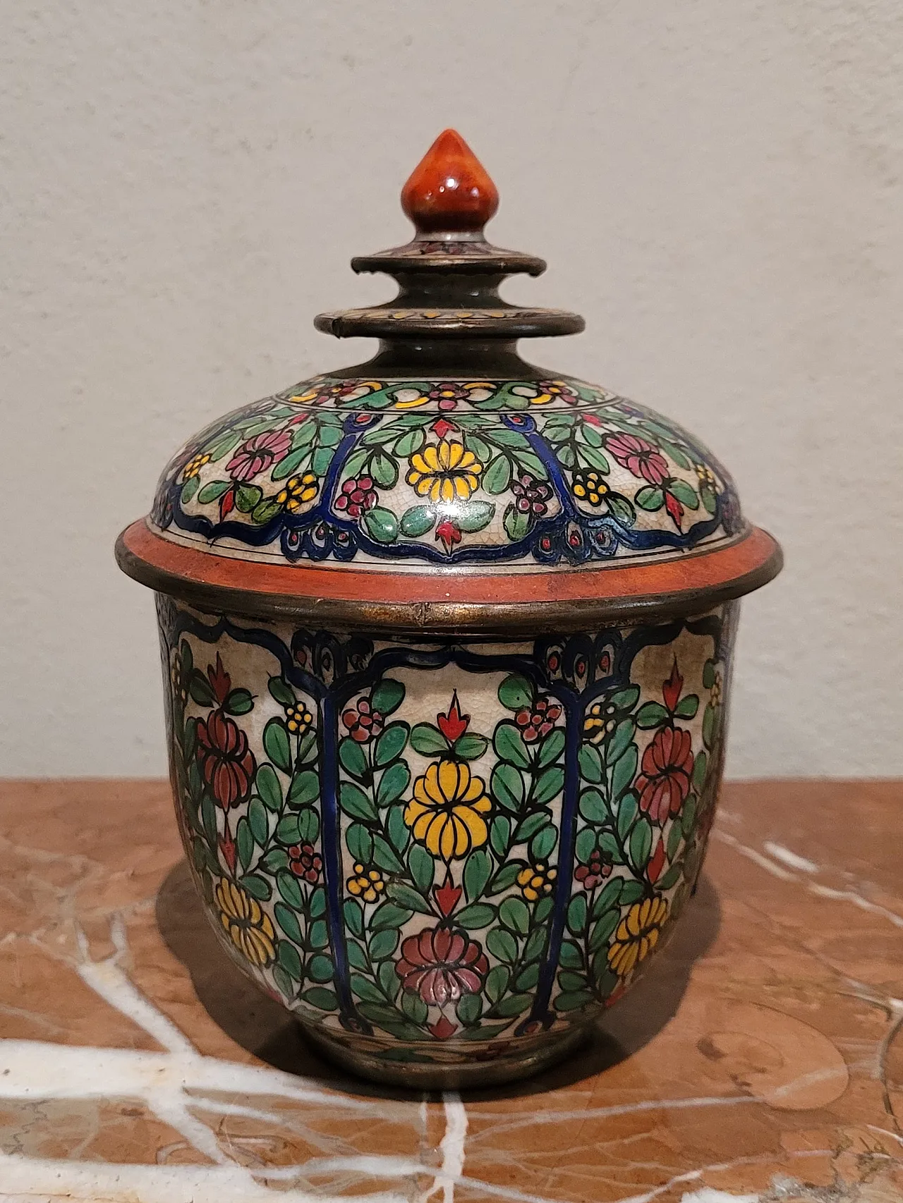 Benjarong porcelain vase, Thailand, early 20th century 4