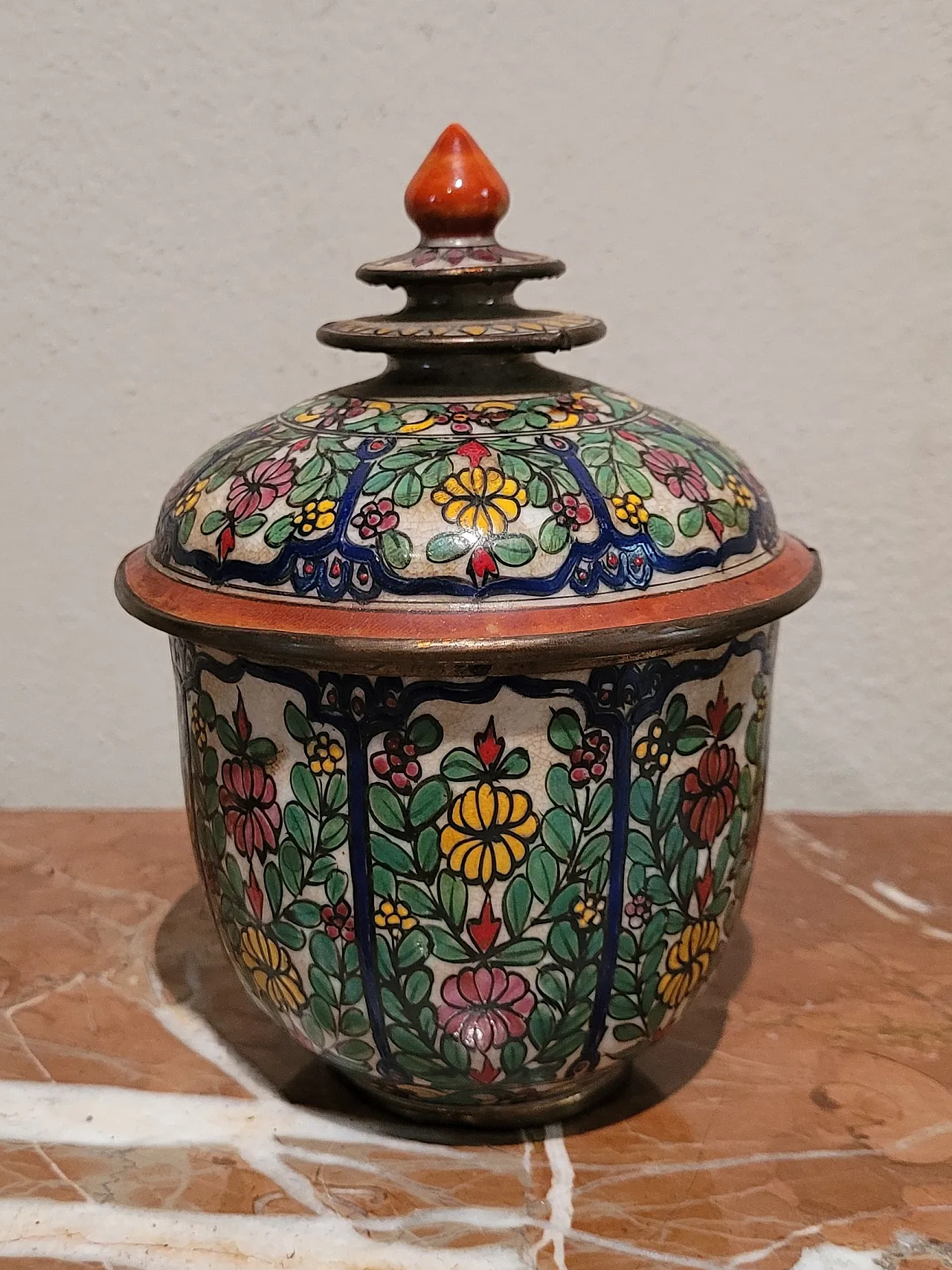 Benjarong porcelain vase, Thailand, early 20th century 5