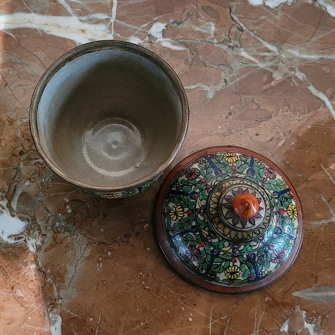 Benjarong porcelain vase, Thailand, early 20th century 7