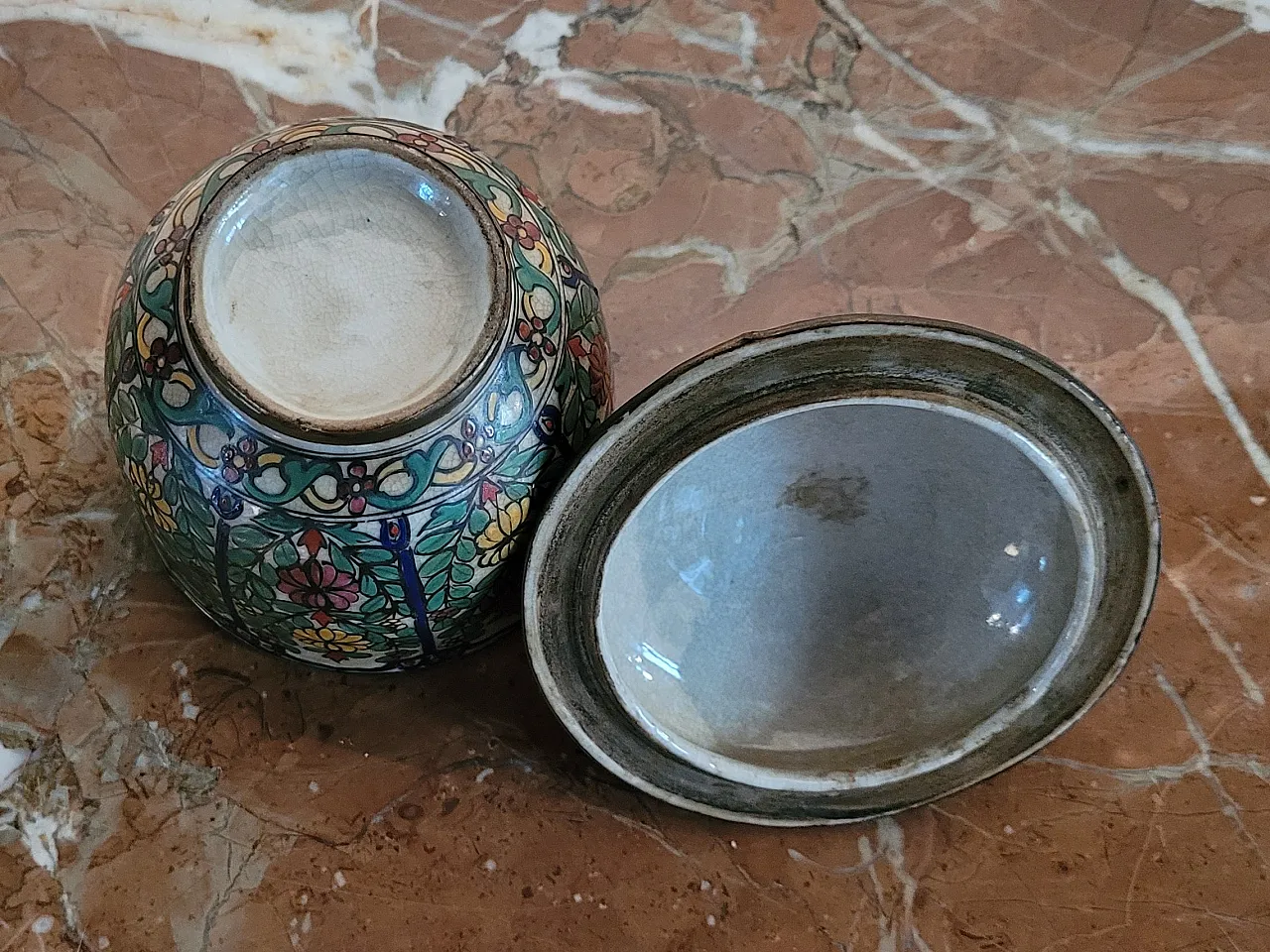 Benjarong porcelain vase, Thailand, early 20th century 8