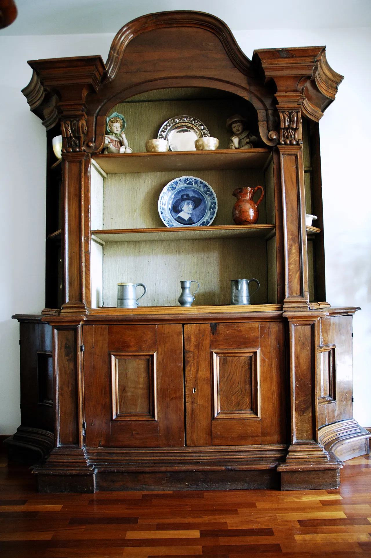 Italian sideboard with stand, 17th century 2