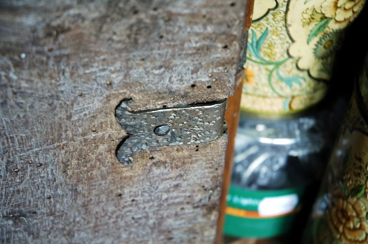 Italian sideboard with stand, 17th century 3