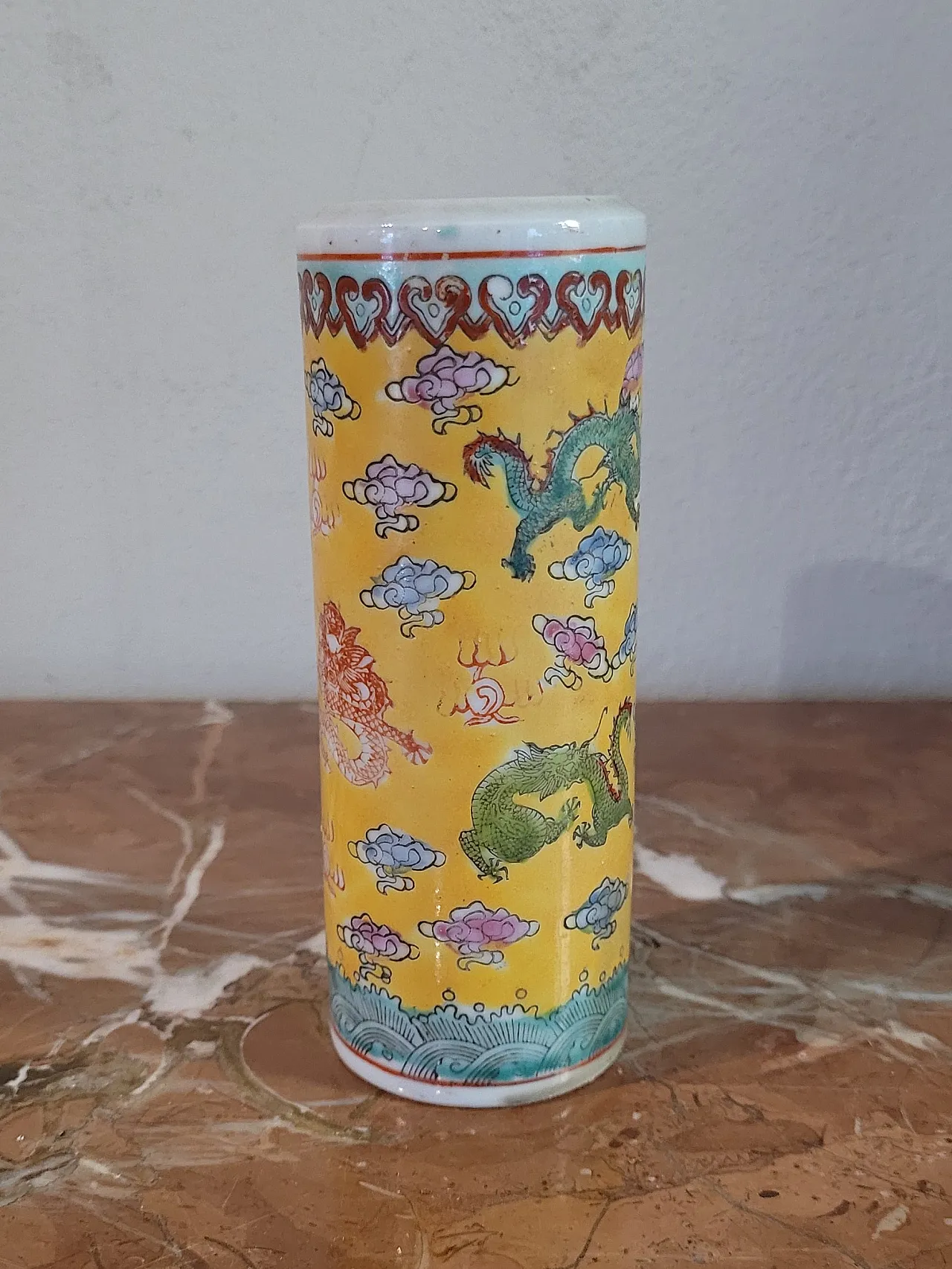 Pair of cylindrical porcelain vases, China, 20th century 4