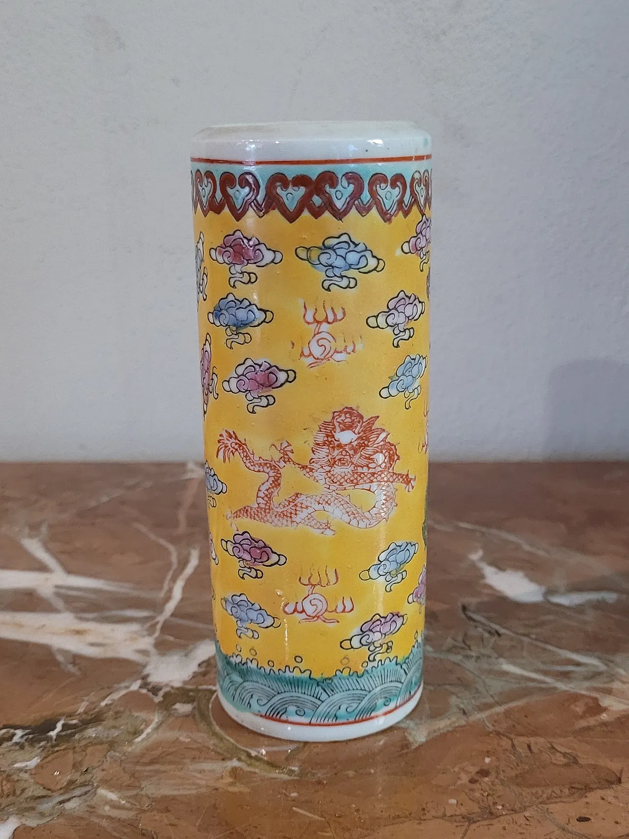 Pair of cylindrical porcelain vases, China, 20th century 5