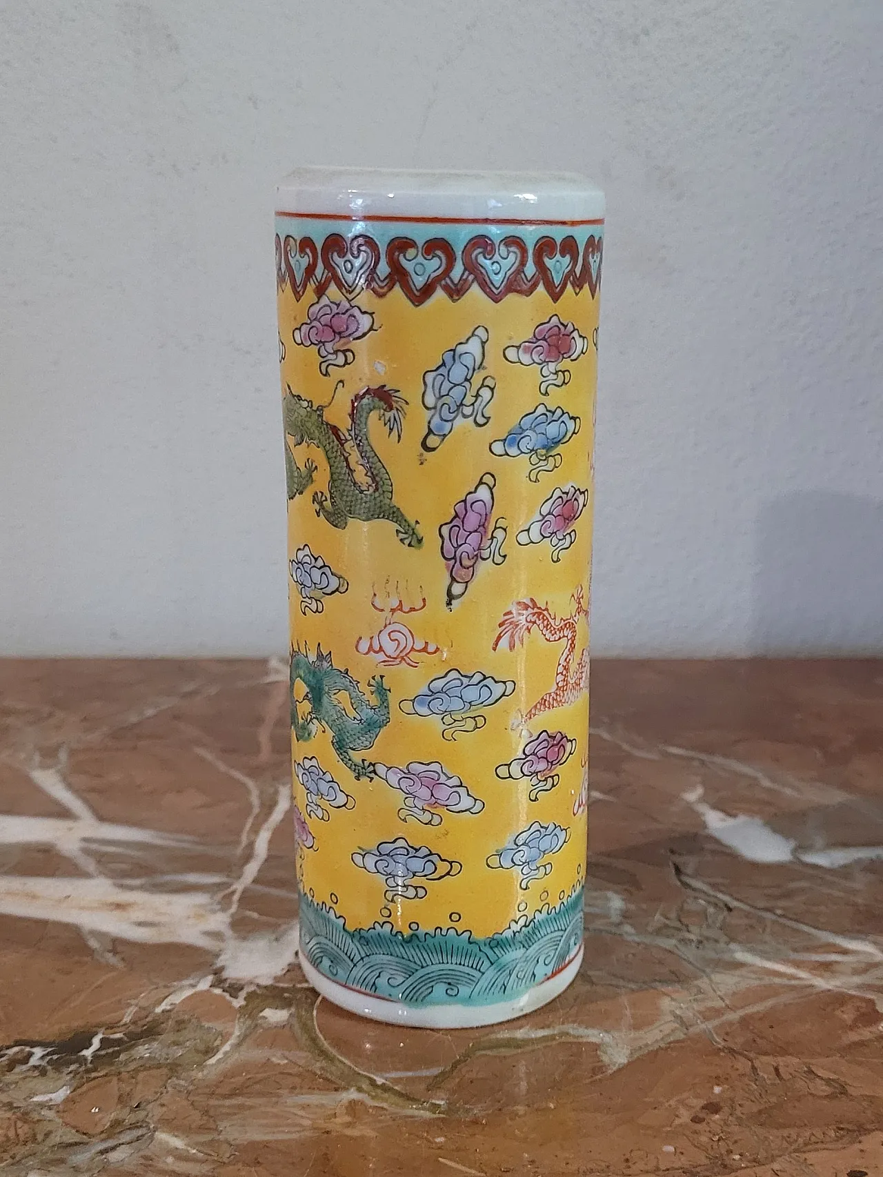 Pair of cylindrical porcelain vases, China, 20th century 6