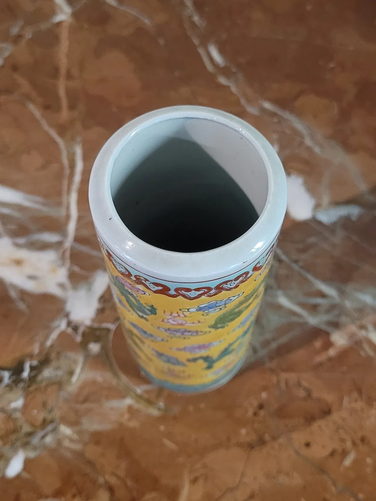 Pair of cylindrical porcelain vases, China, 20th century 7