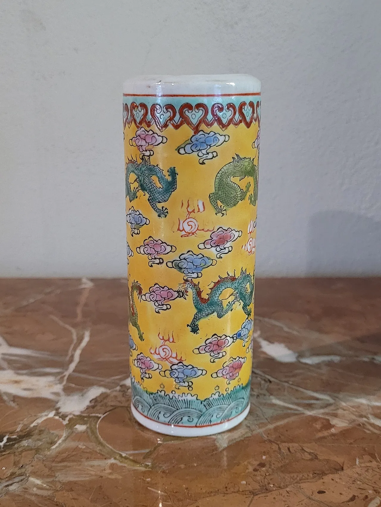 Pair of cylindrical porcelain vases, China, 20th century 9