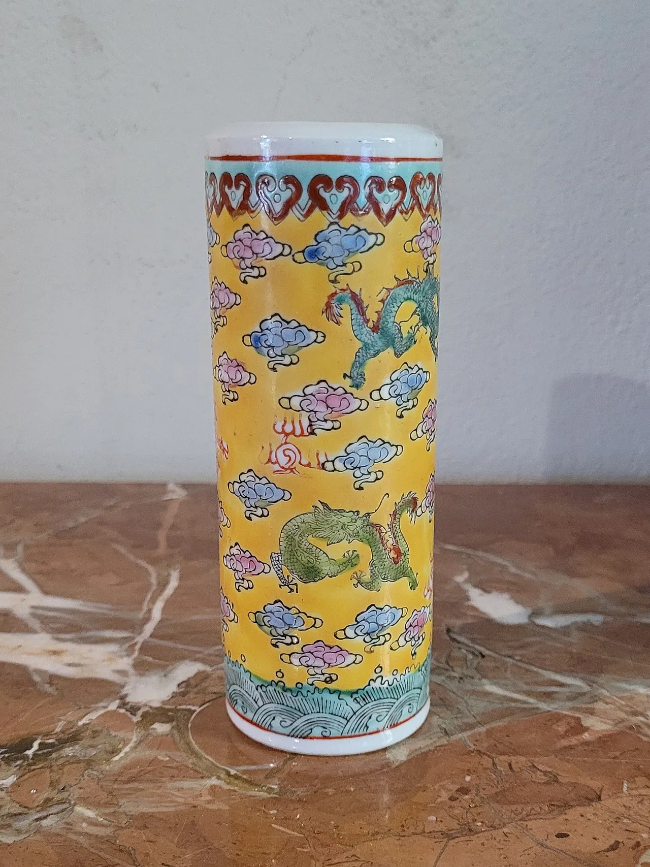 Pair of cylindrical porcelain vases, China, 20th century 10