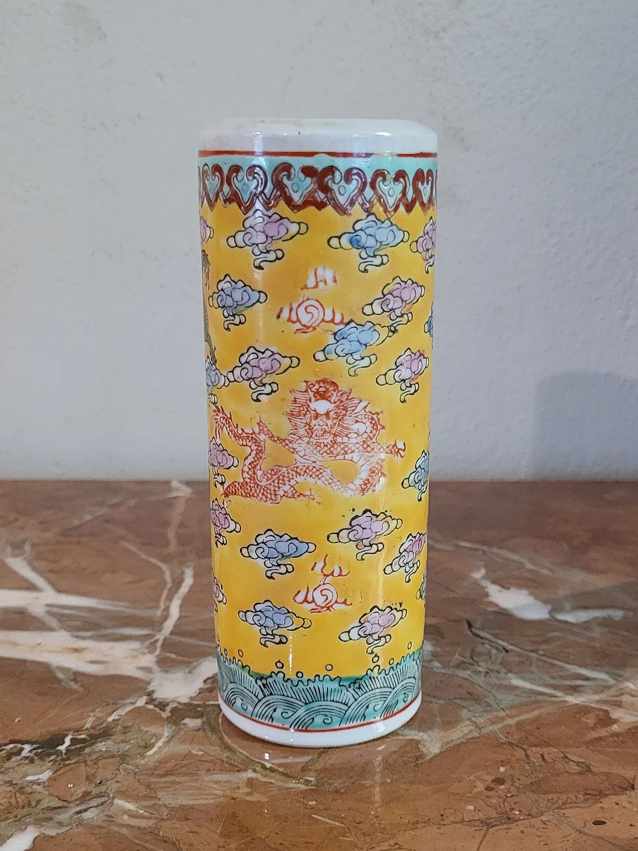 Pair of cylindrical porcelain vases, China, 20th century 11