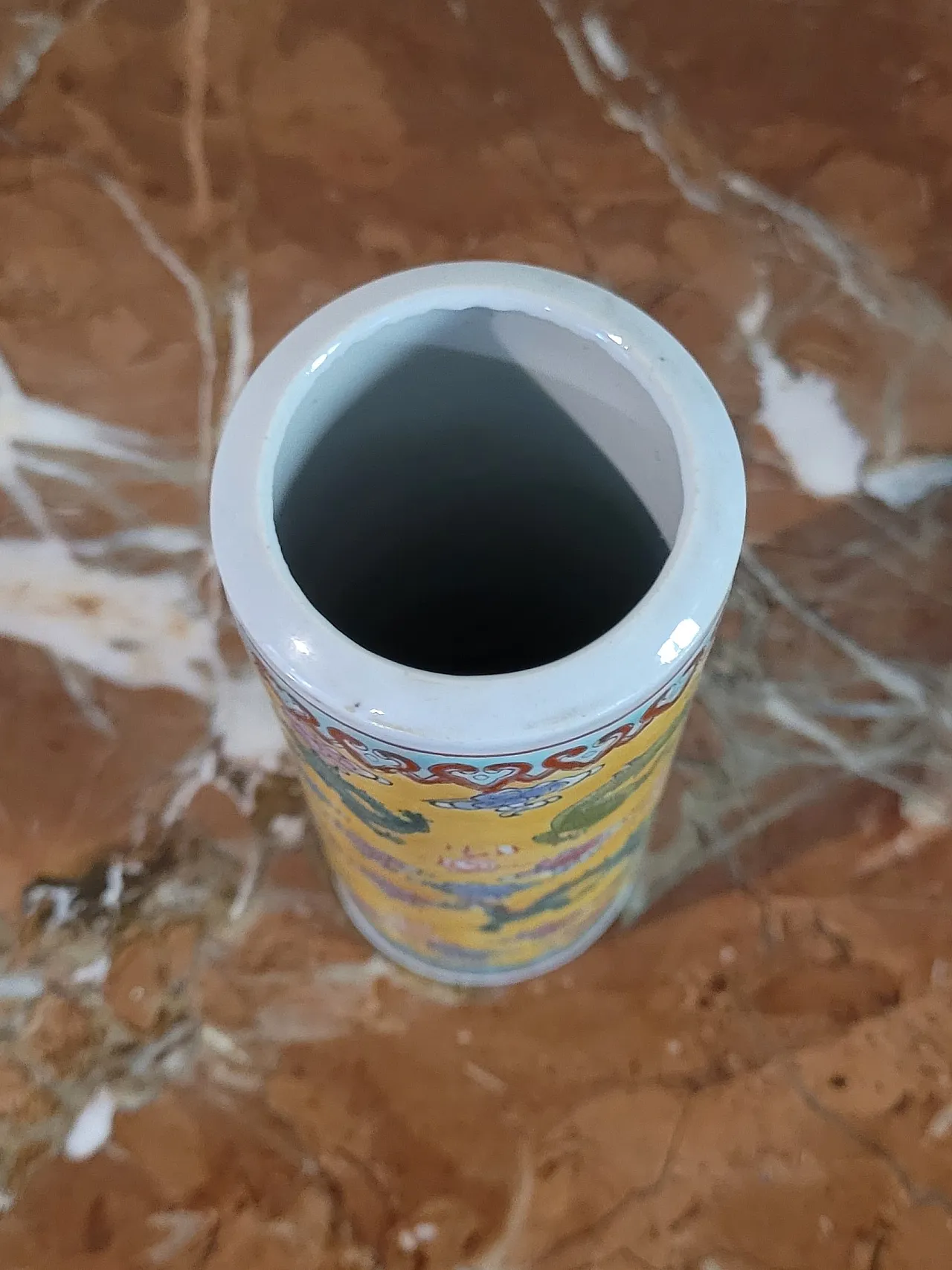 Pair of cylindrical porcelain vases, China, 20th century 13